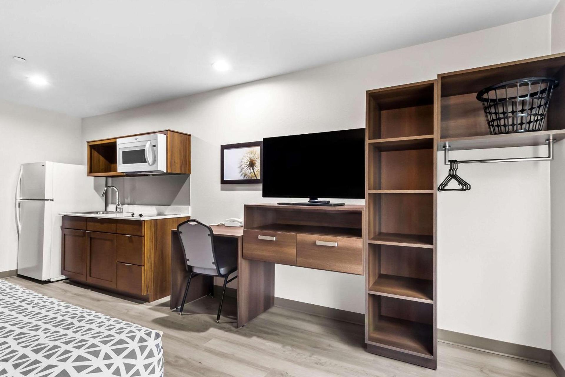 WoodSpring Suites South Houston Hobby photo 28