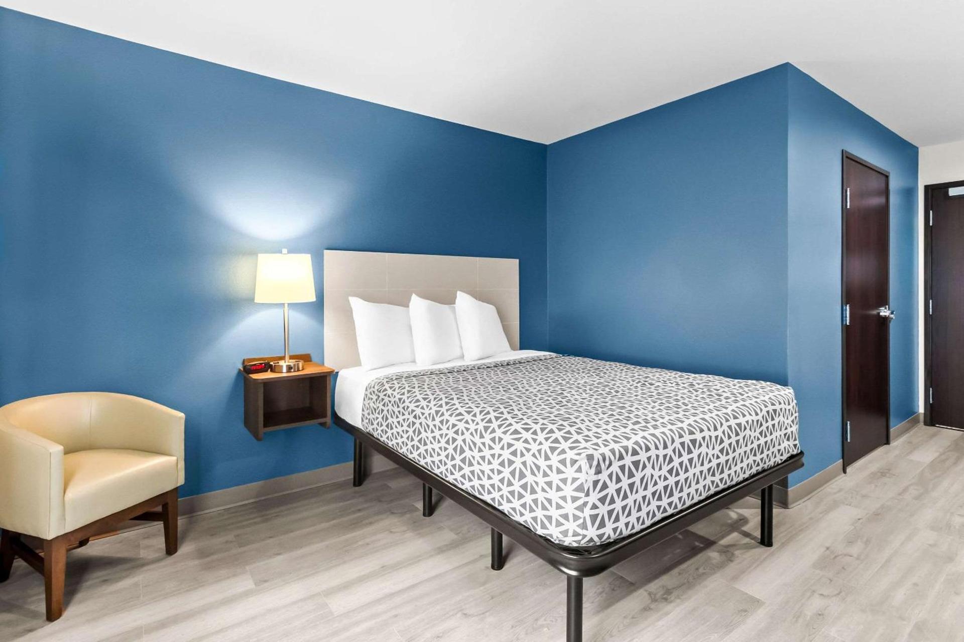 WoodSpring Suites South Houston Hobby photo 27