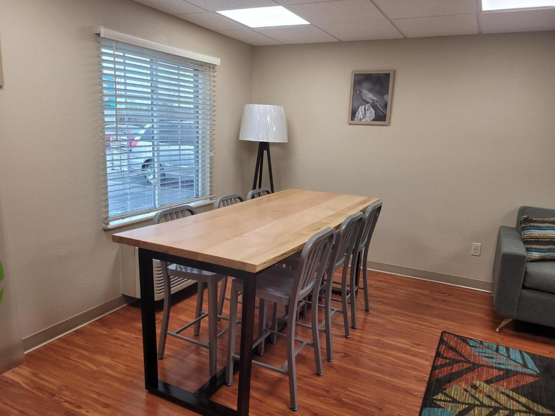 WoodSpring Suites Louisville Clarksville photo 16
