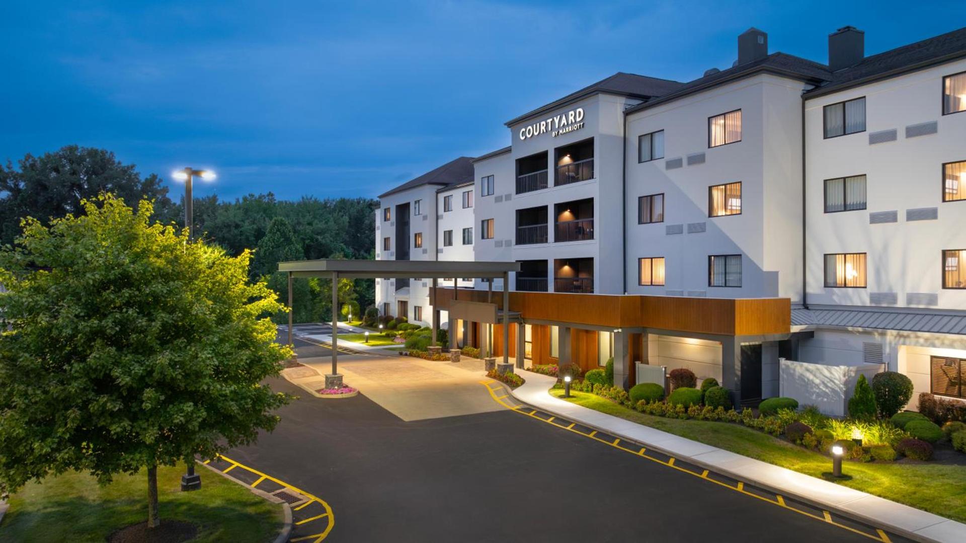 Courtyard by Marriott Danbury photo 2