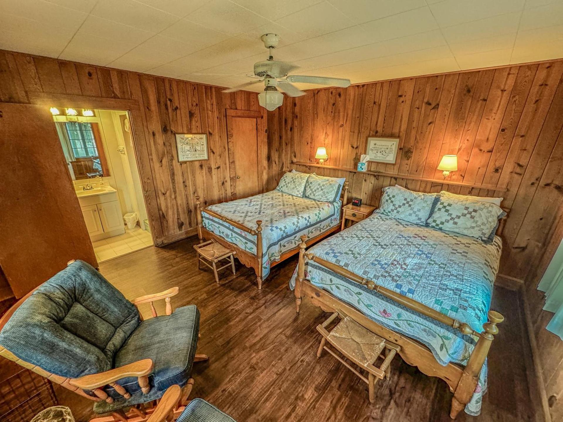 Hemlock Inn photo 11