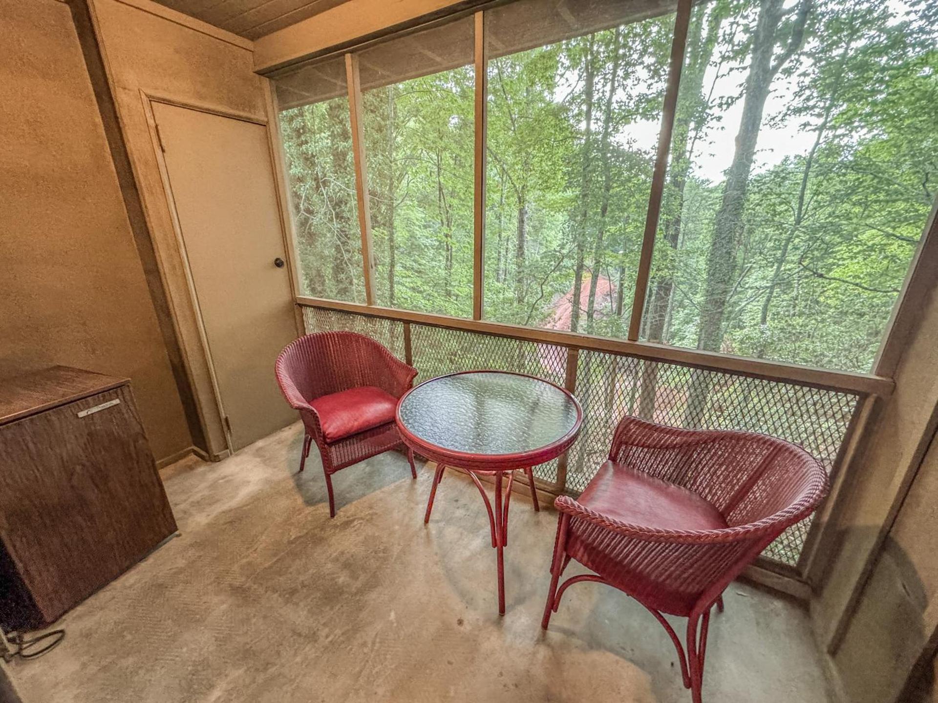 Hemlock Inn photo 7