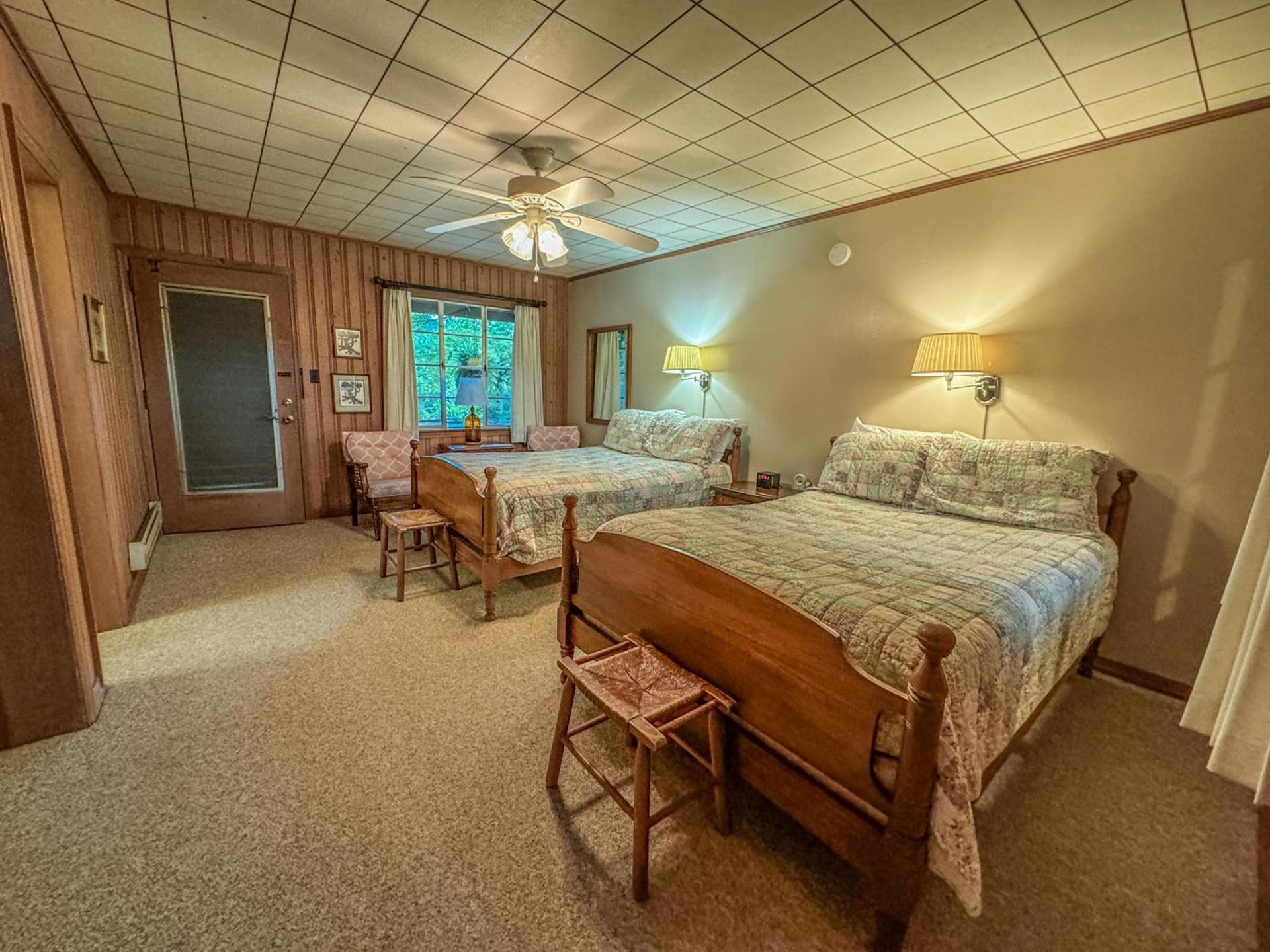 Hemlock Inn photo 10