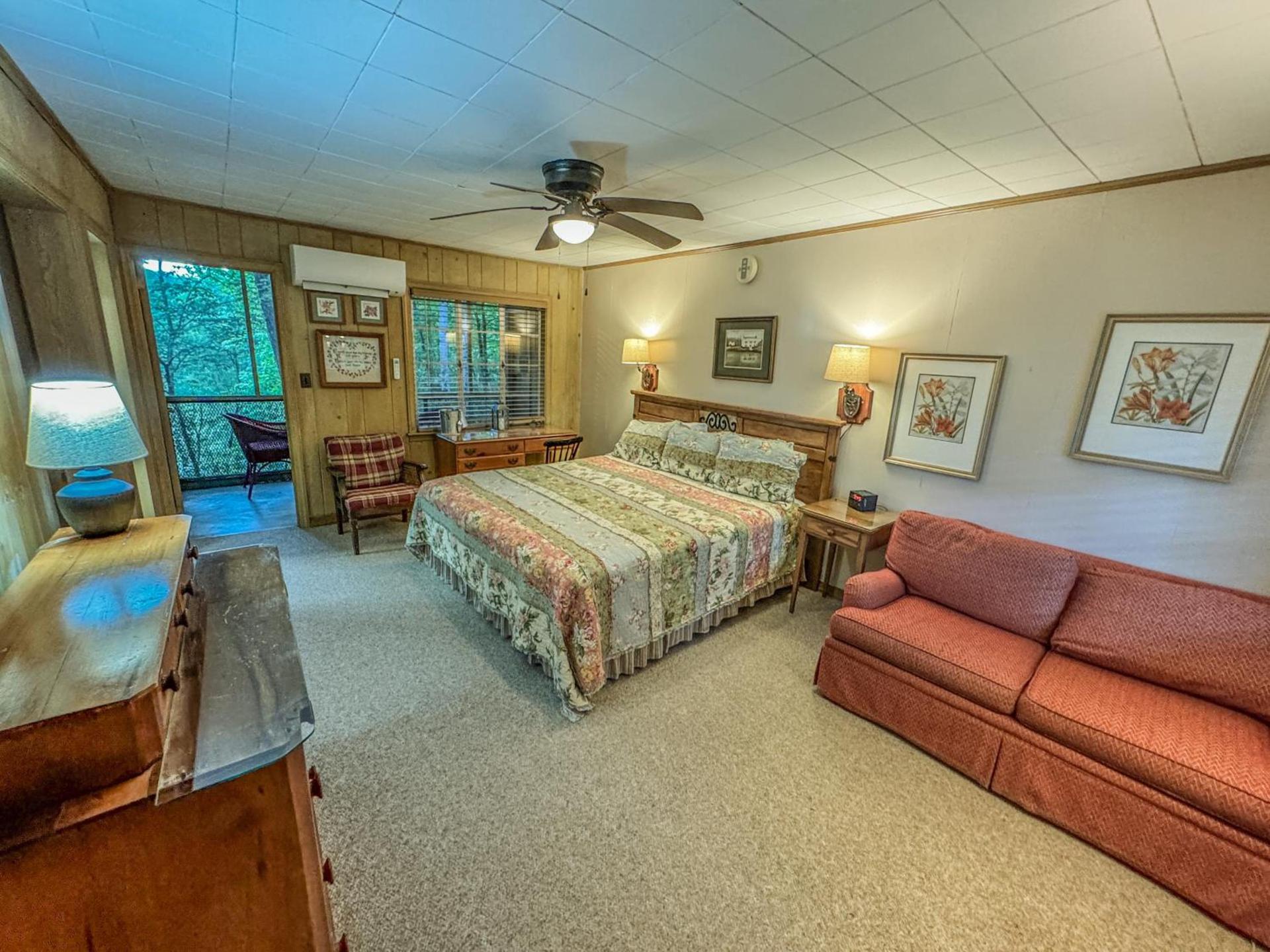 Hemlock Inn photo 4