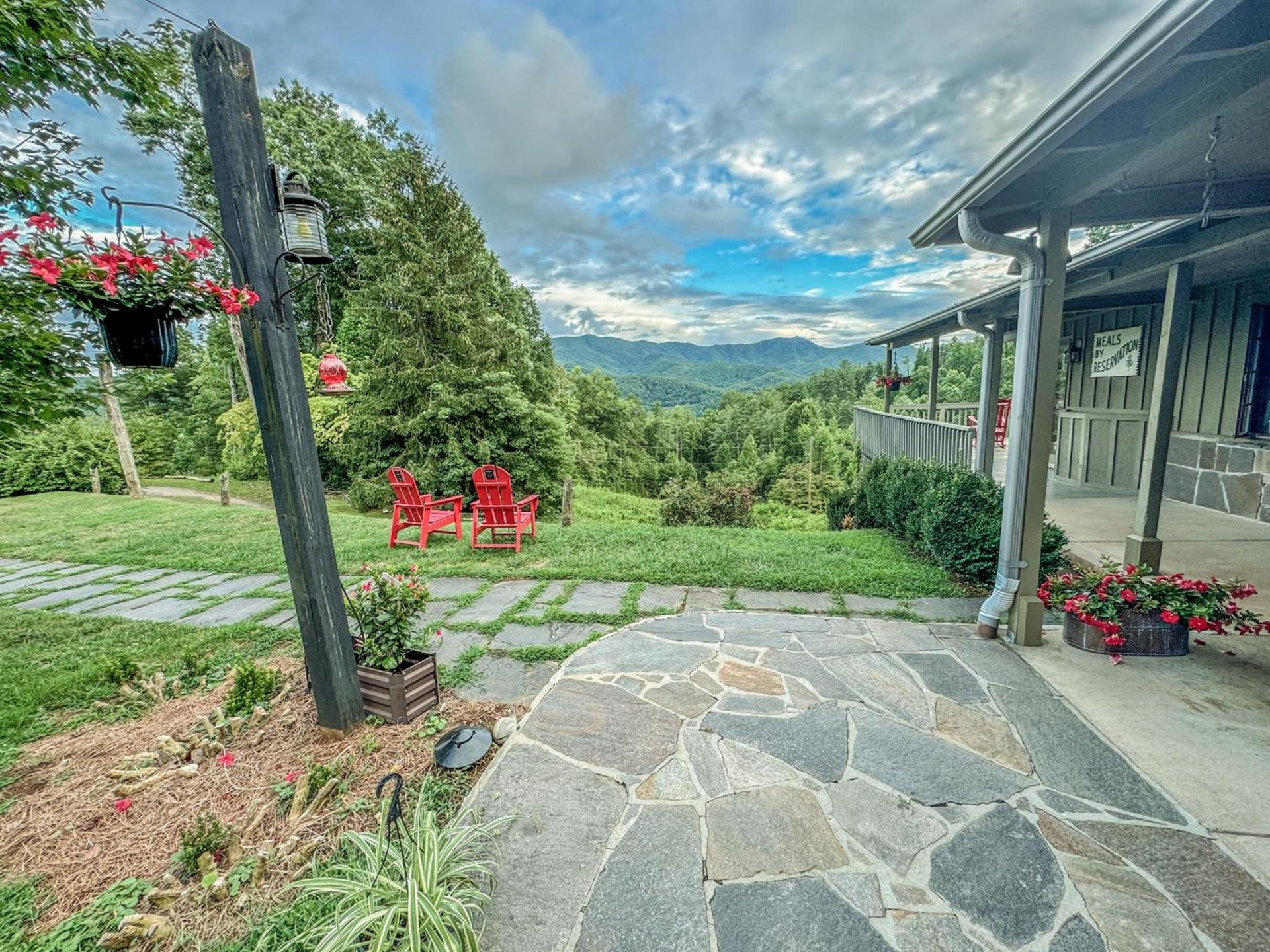 Hemlock Inn photo 28