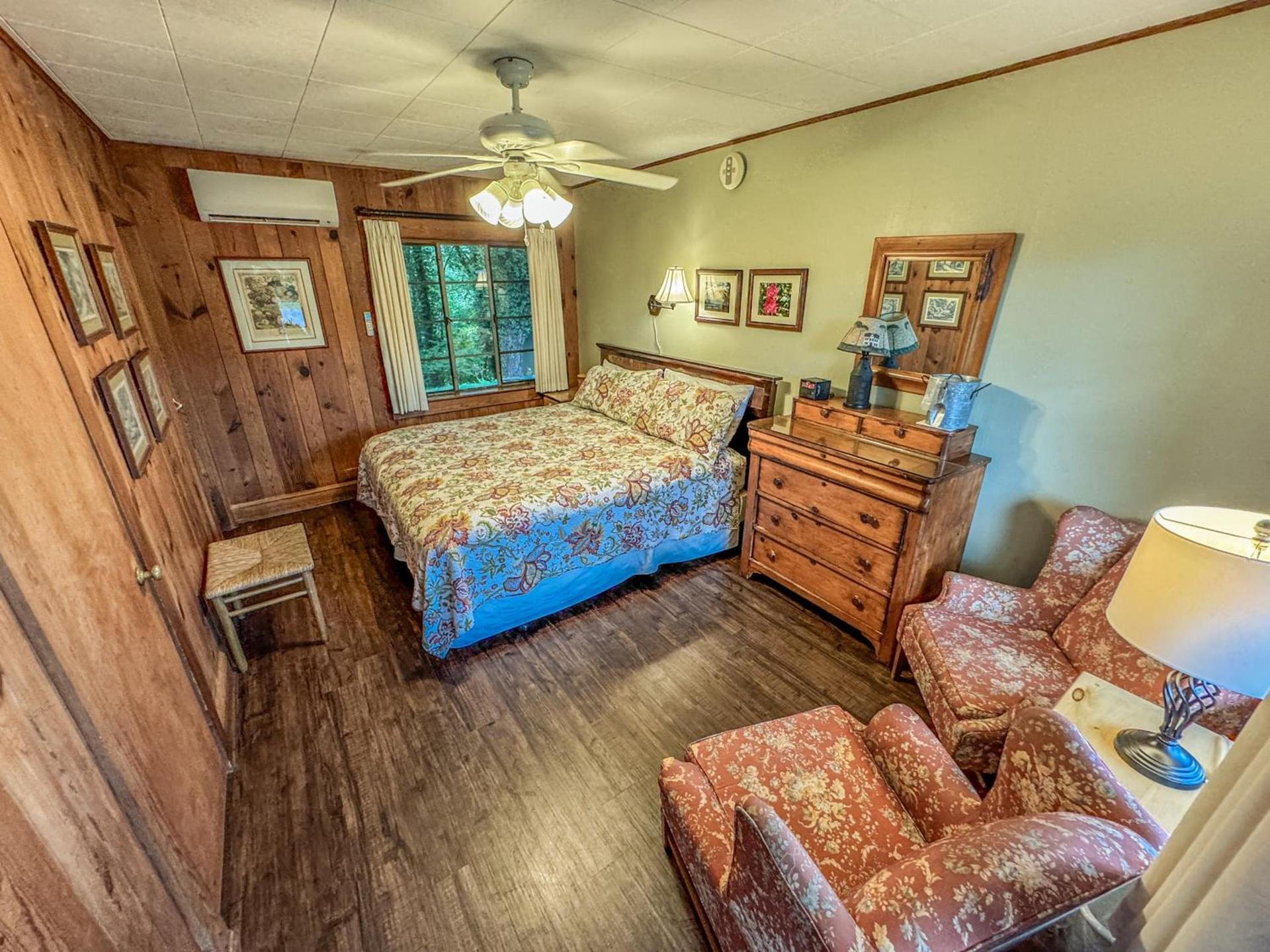 Hemlock Inn photo 25