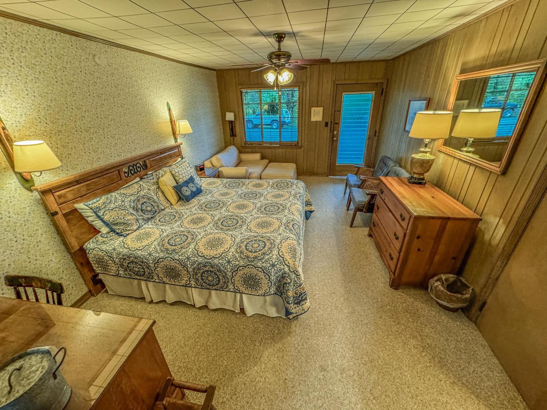 Hemlock Inn photo 26