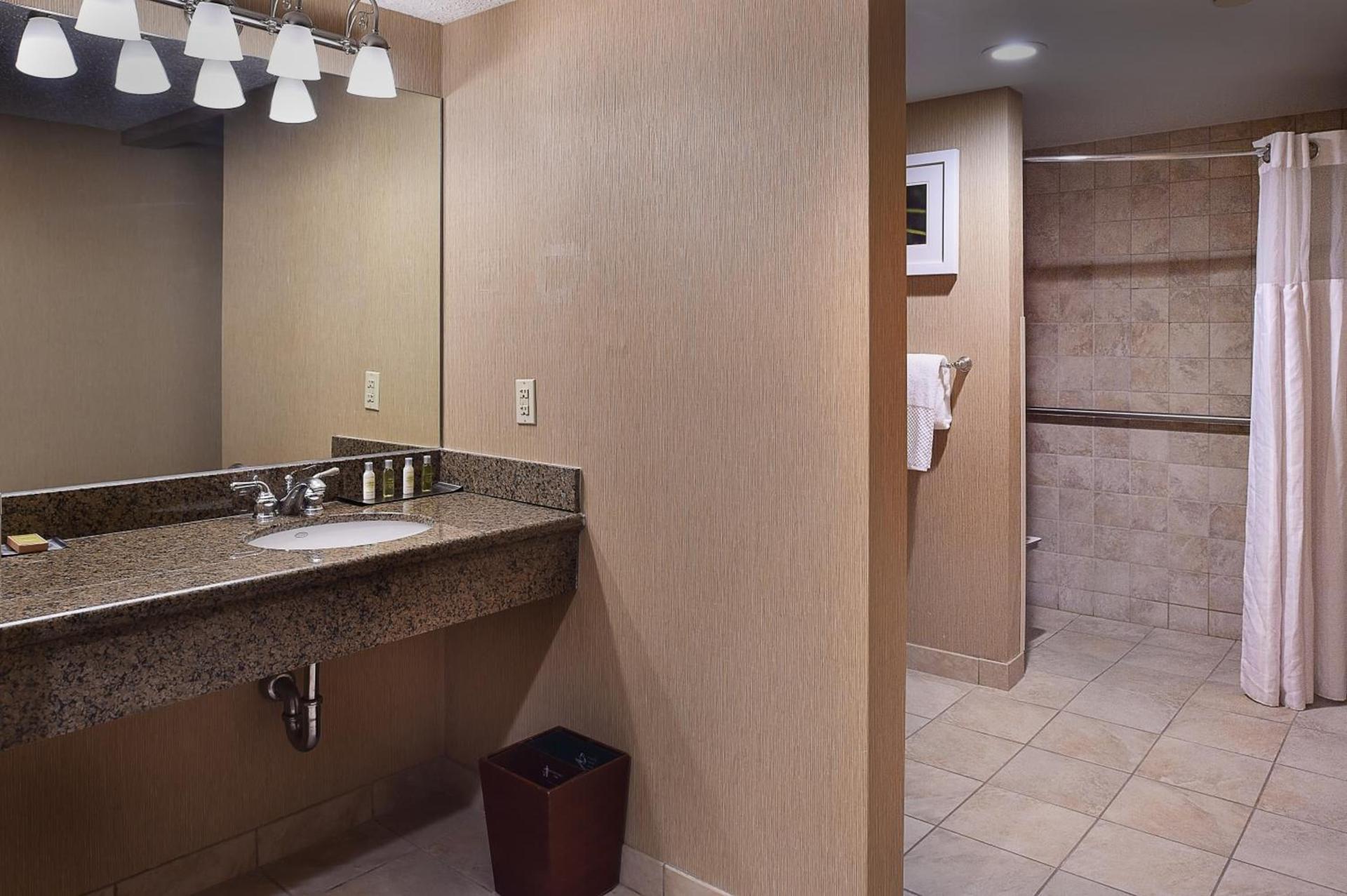 DoubleTree by Hilton Hotel St. Louis - Chesterfield photo 71