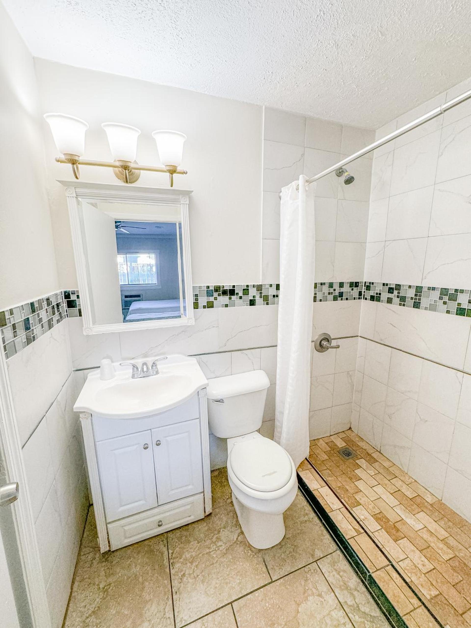 Atlantis Inn - Tybee Island photo 35