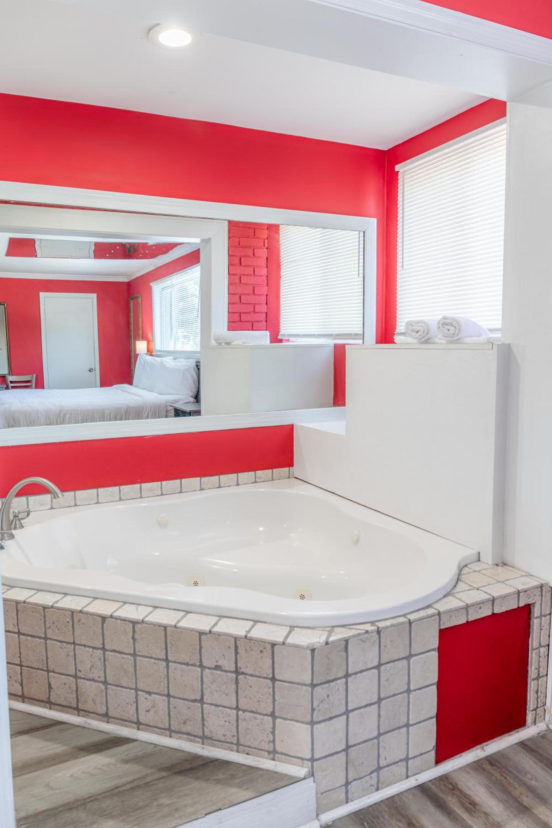 Atlantis Inn - Tybee Island photo 48
