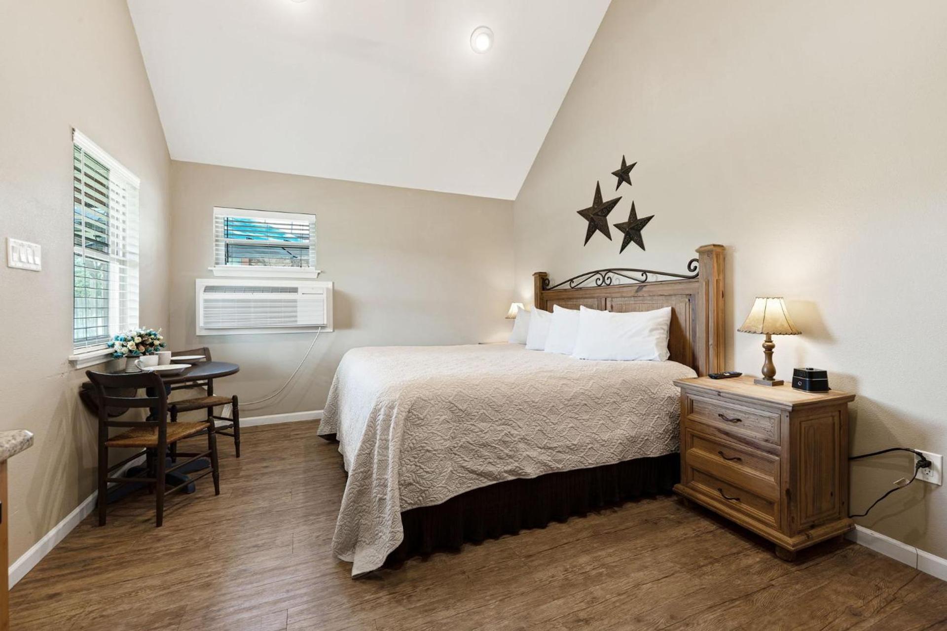 Blanco Riverside Cottages photo 55