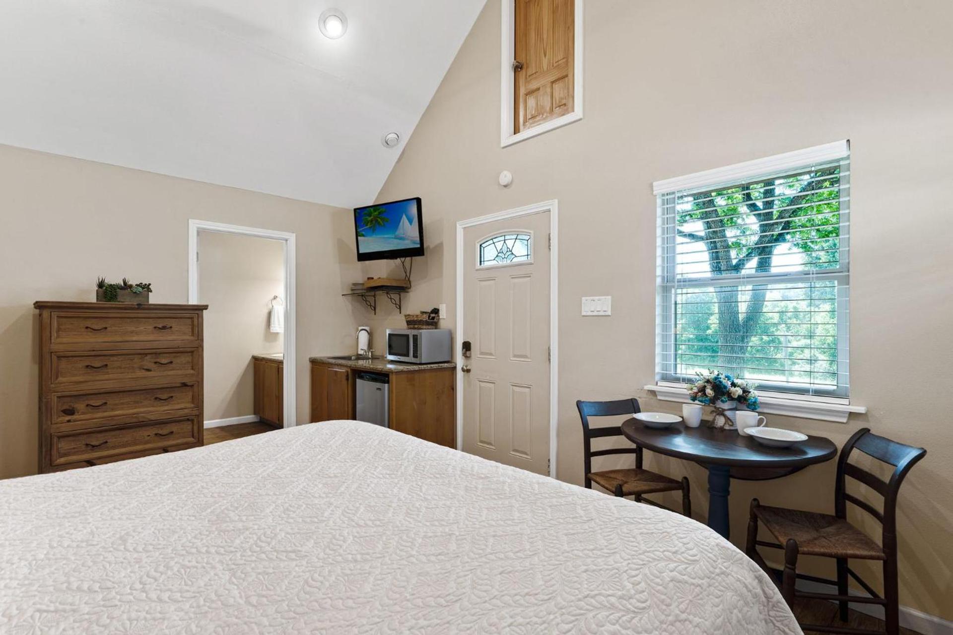 Blanco Riverside Cottages photo 2