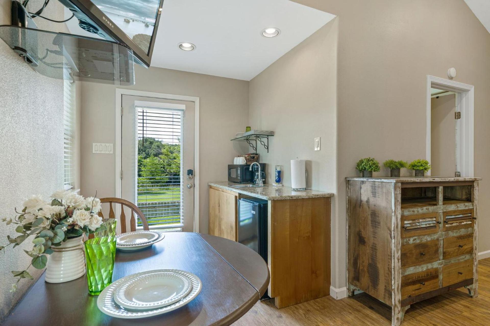Blanco Riverside Cottages photo 4