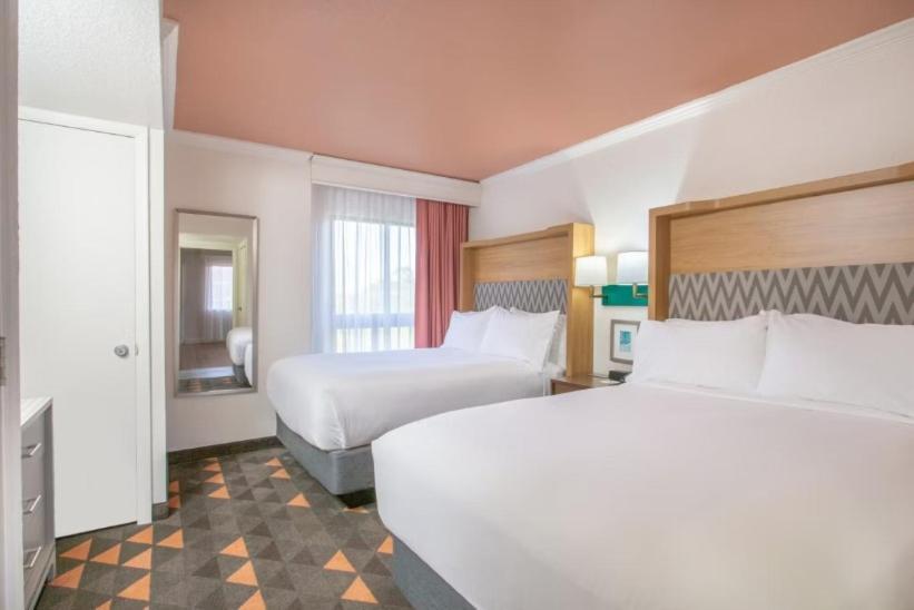 Holiday Inn & Suites Boca Raton - North photo 10