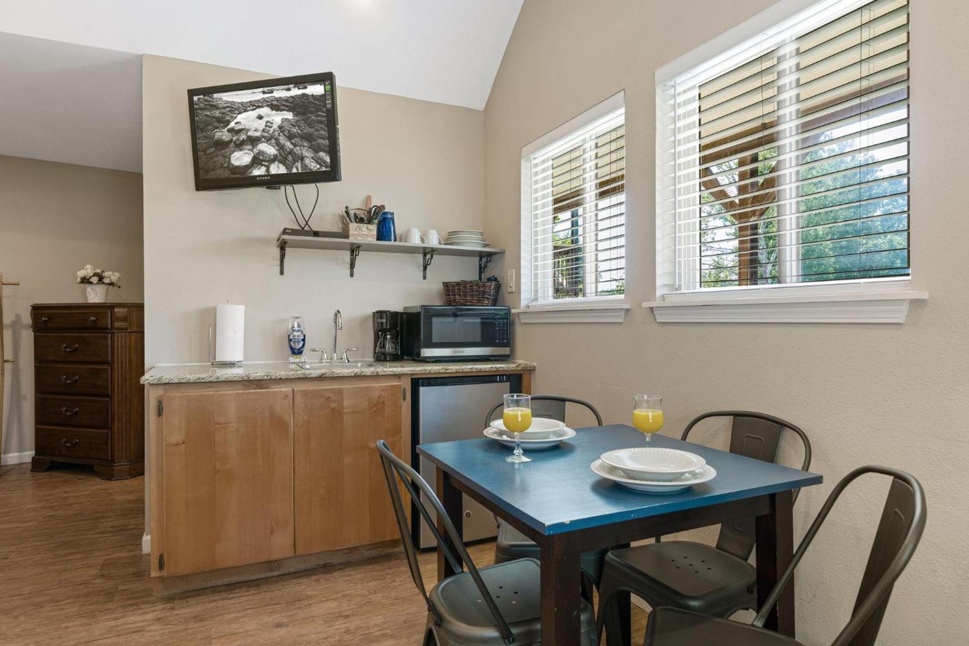 Blanco Riverside Cottages photo 11