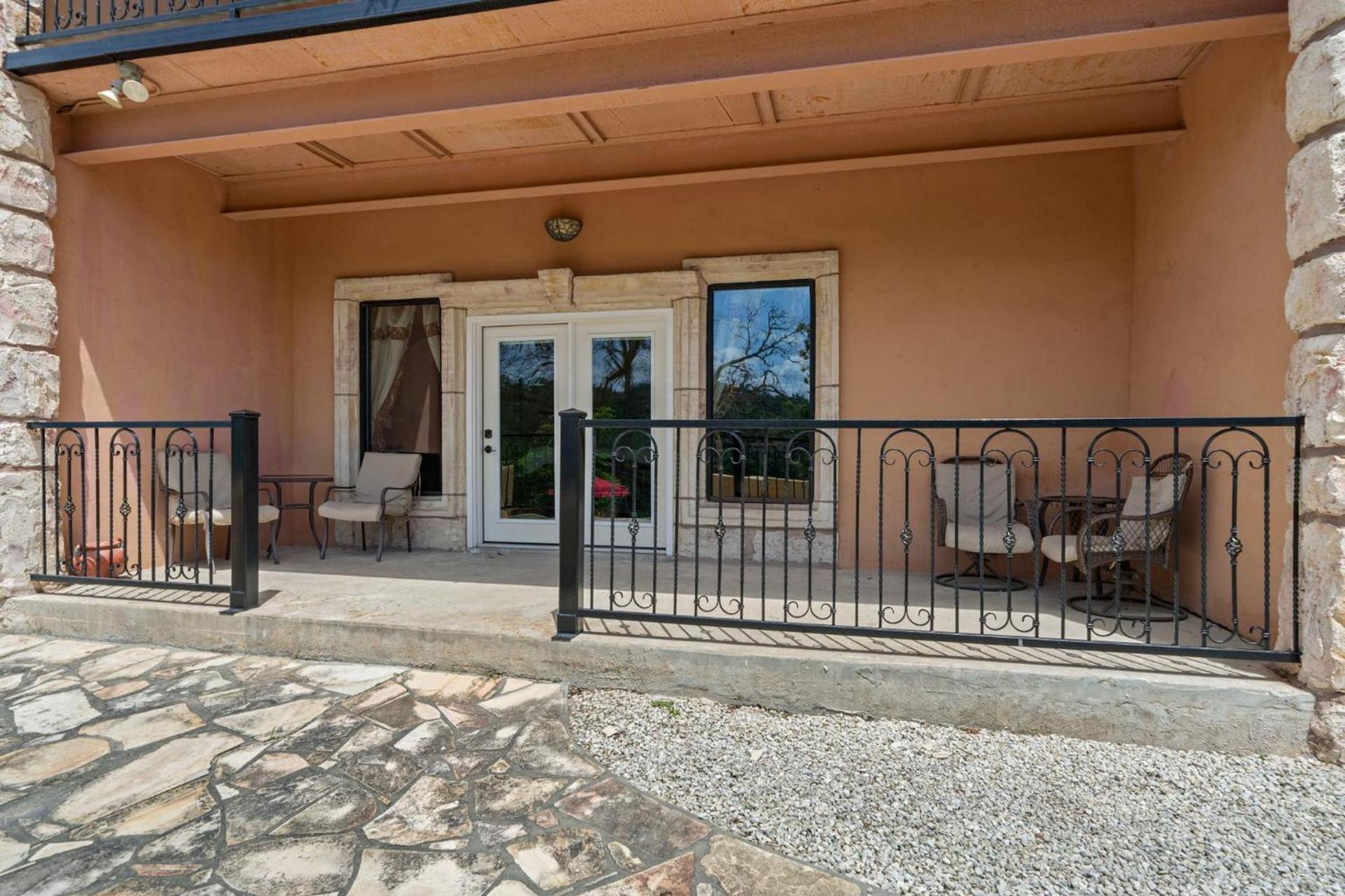 Blanco Riverside Cottages photo 59