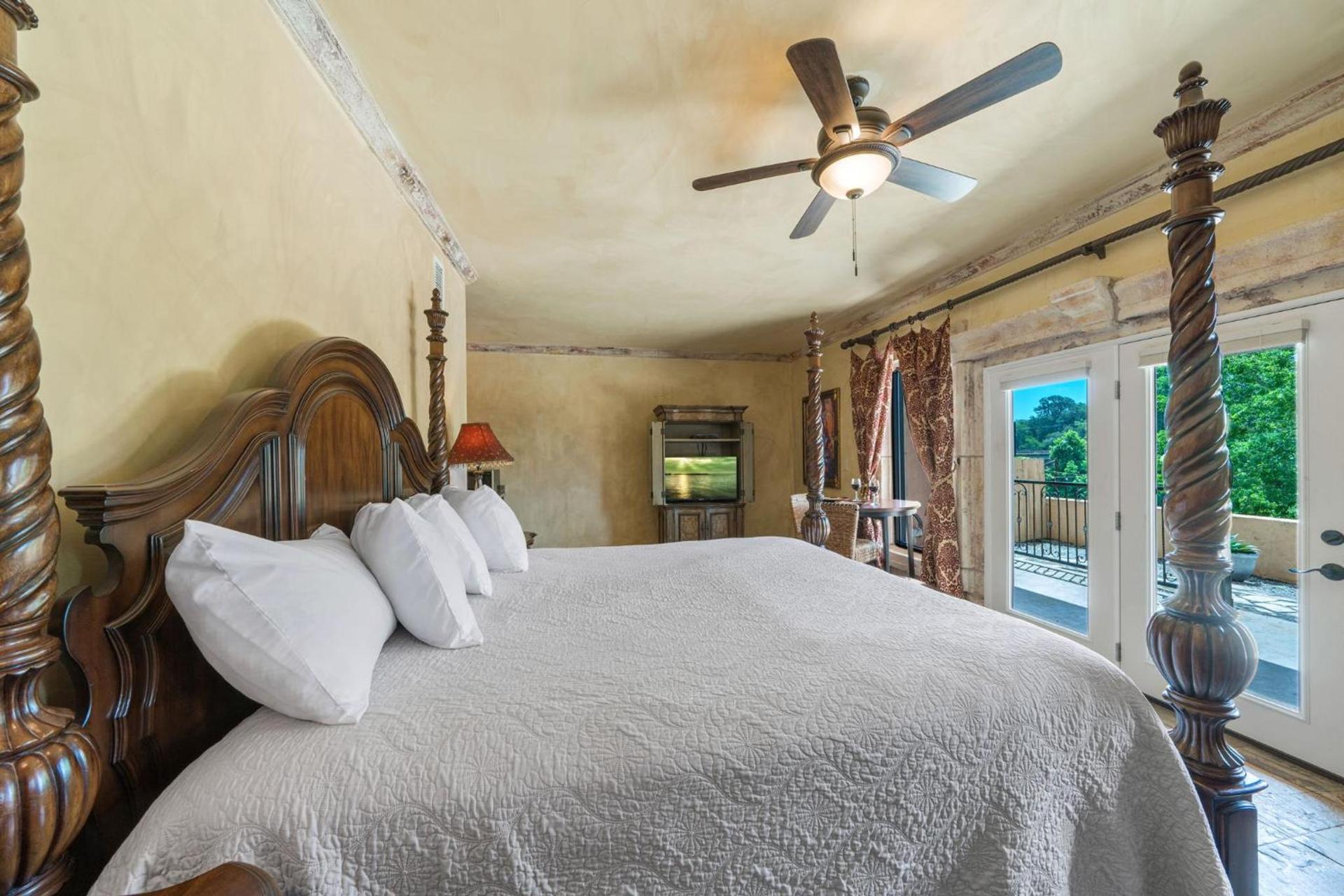 Blanco Riverside Cottages photo 60