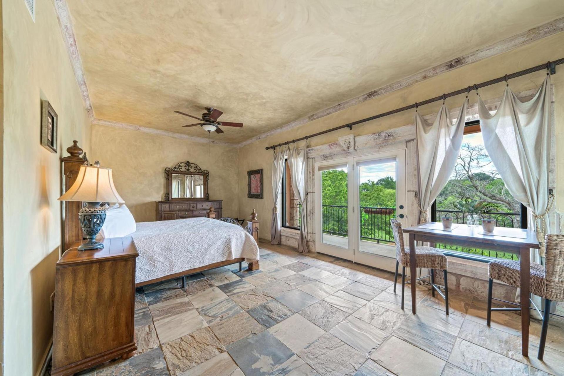 Blanco Riverside Cottages photo 25