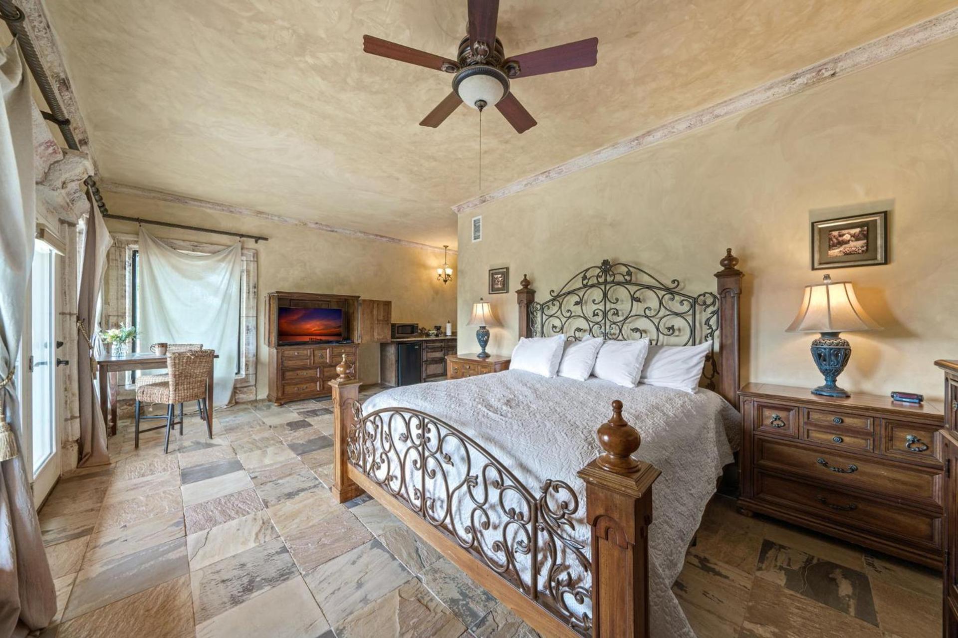 Blanco Riverside Cottages photo 23