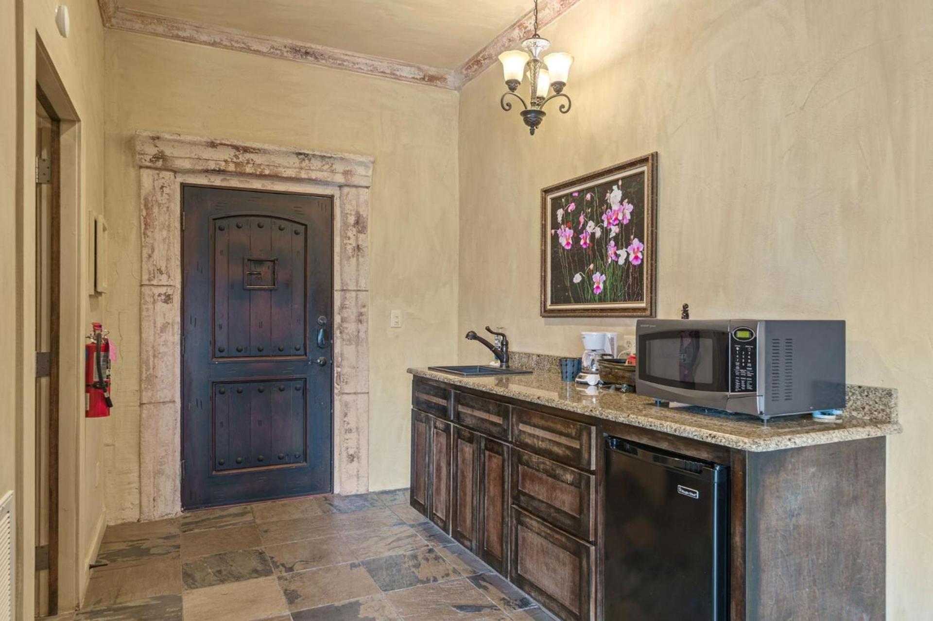 Blanco Riverside Cottages photo 33
