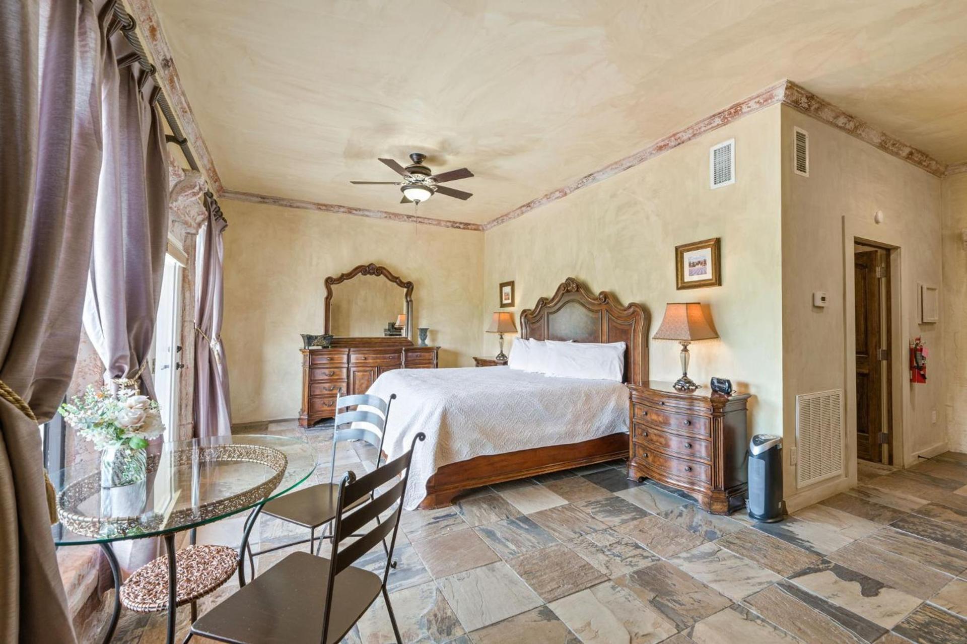 Blanco Riverside Cottages photo 37