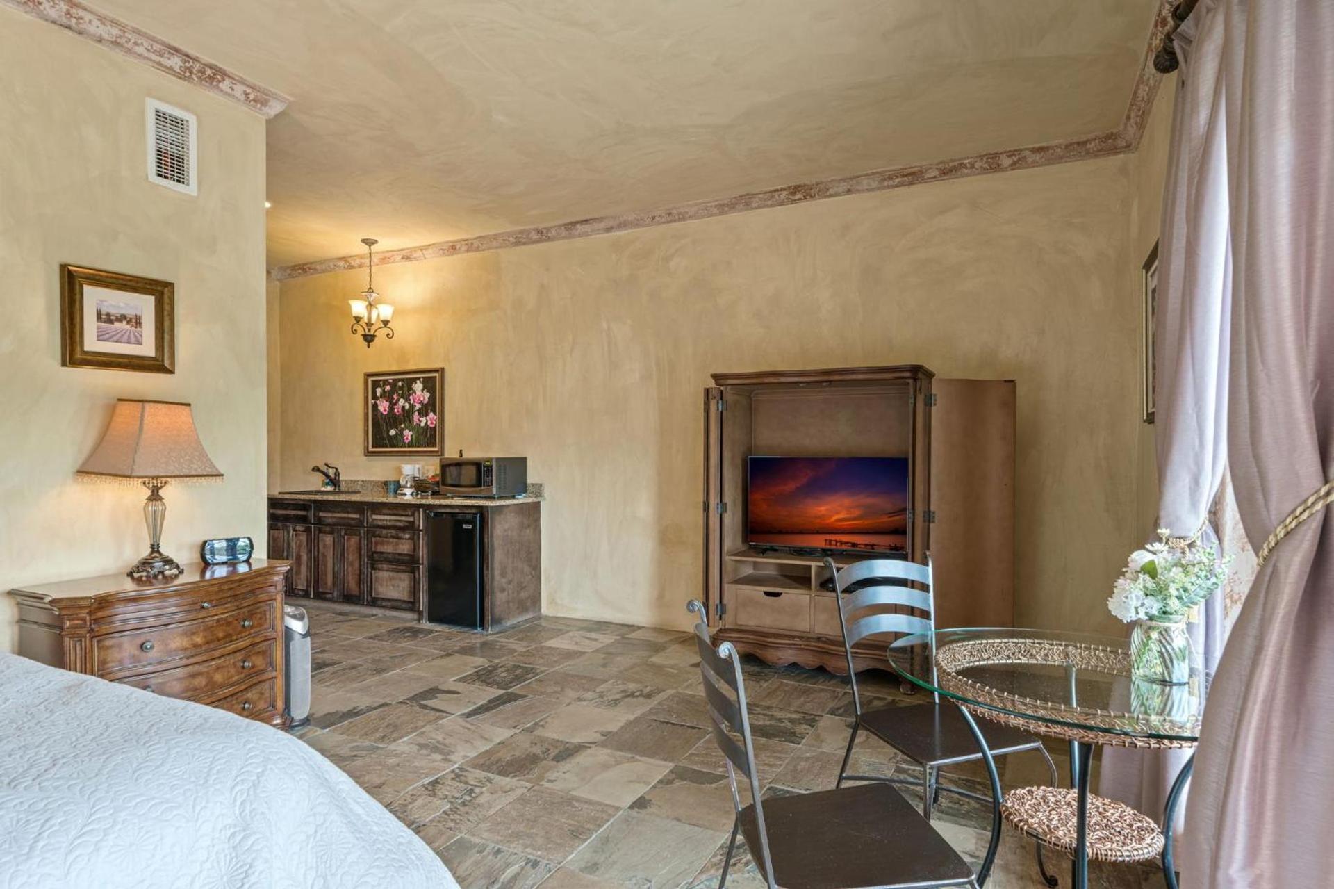 Blanco Riverside Cottages photo 30