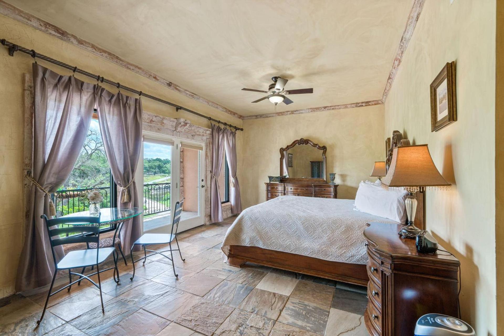 Blanco Riverside Cottages photo 34