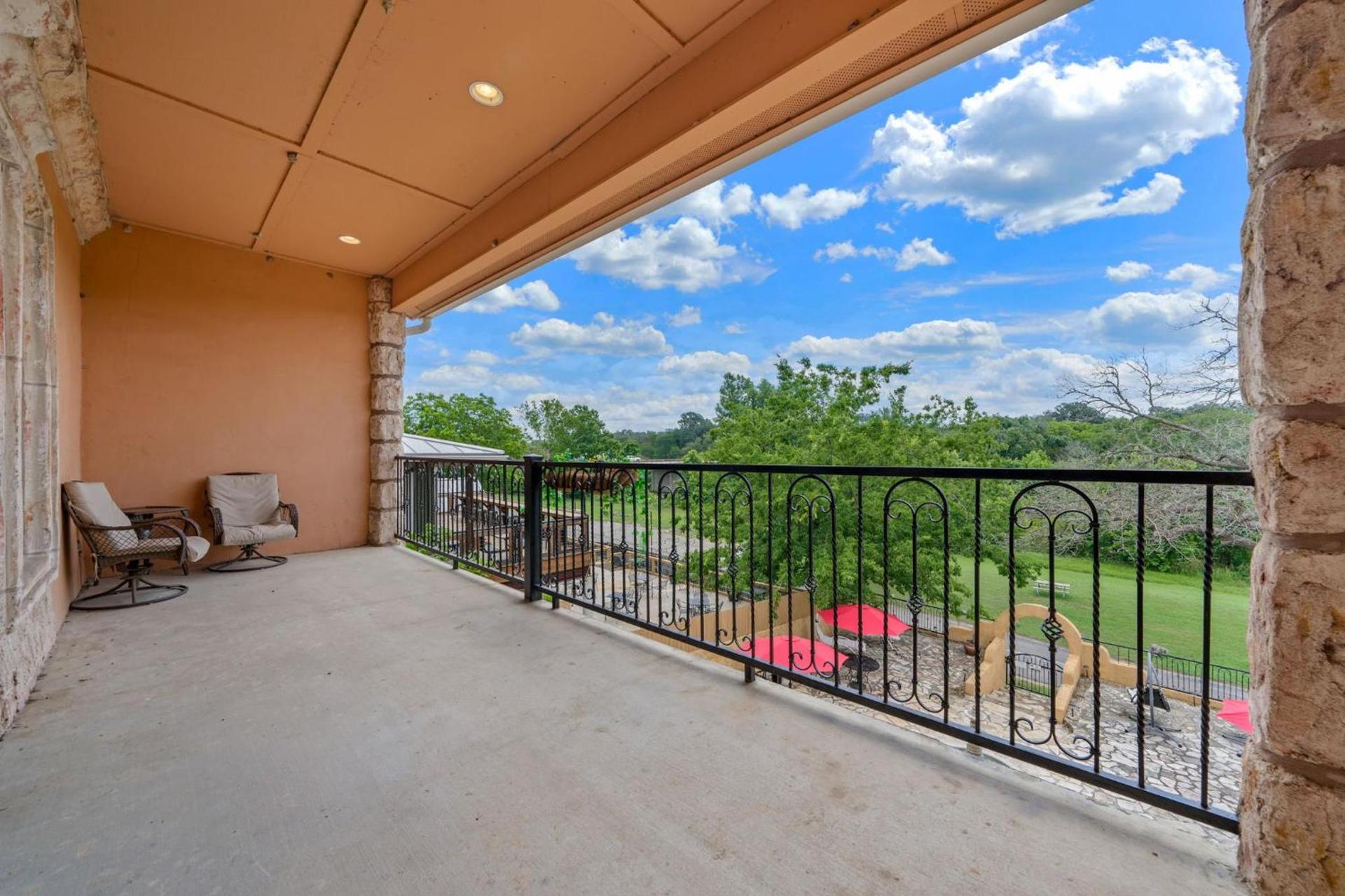 Blanco Riverside Cottages photo 35