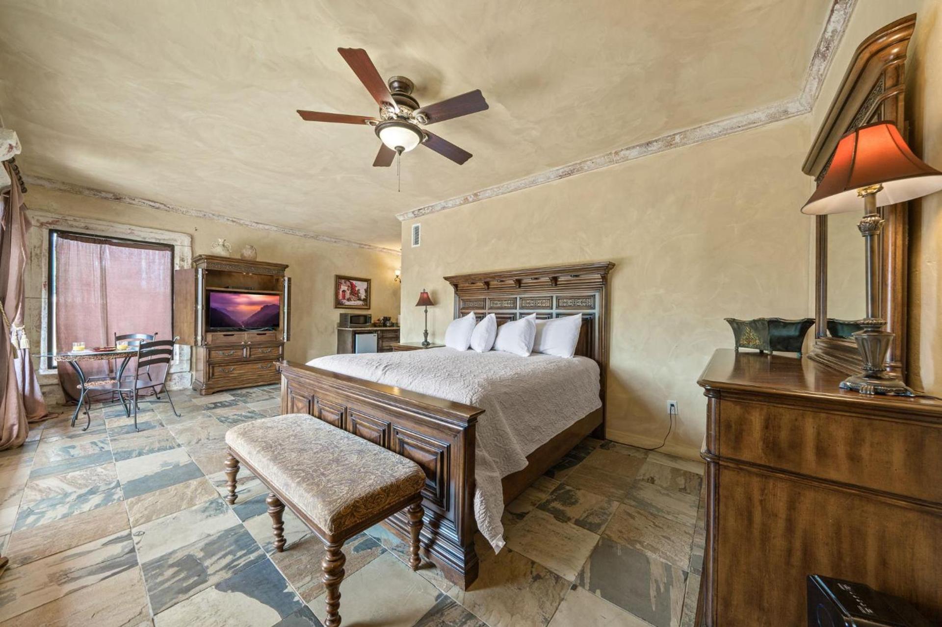 Blanco Riverside Cottages photo 38