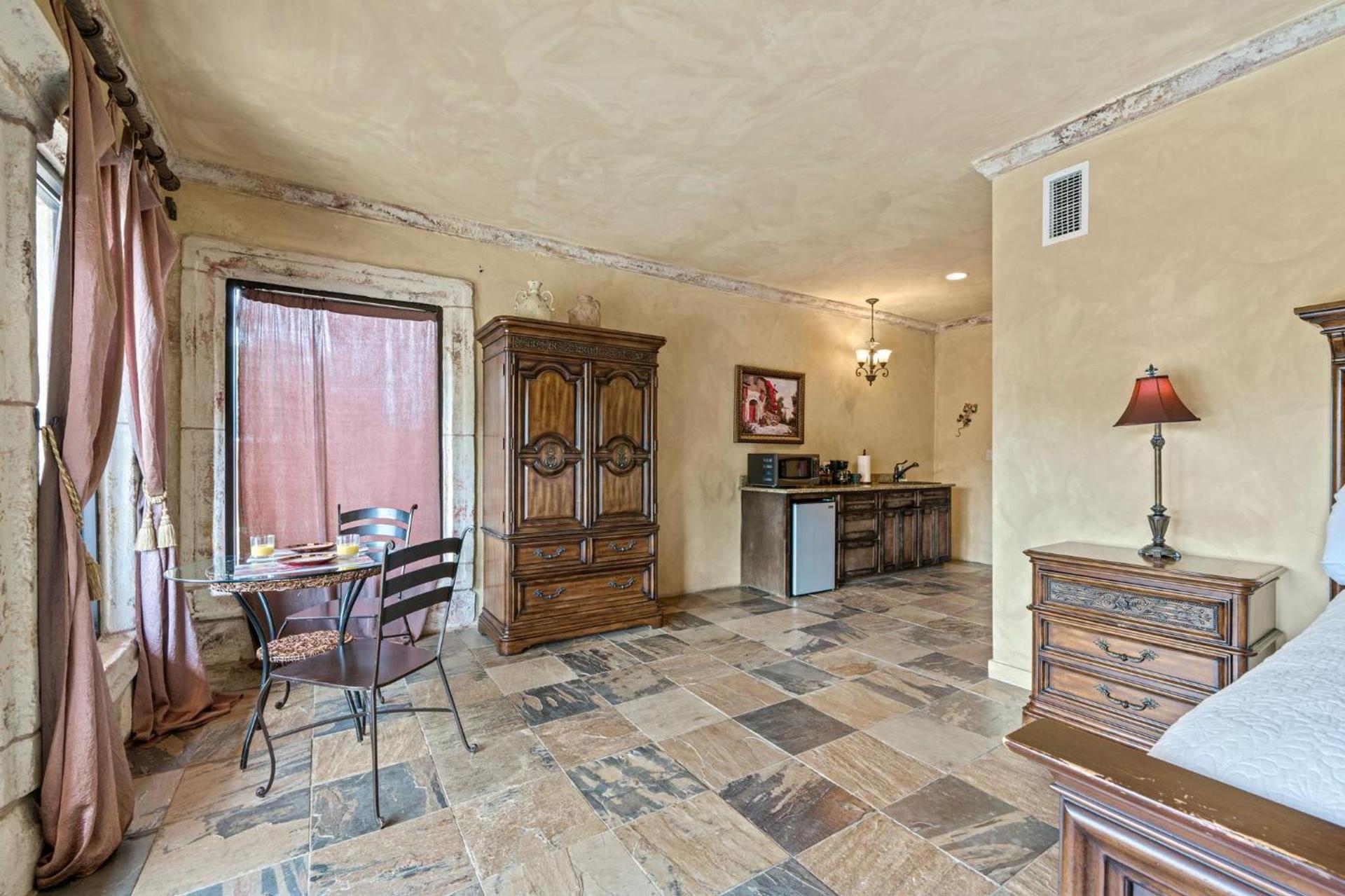 Blanco Riverside Cottages photo 40