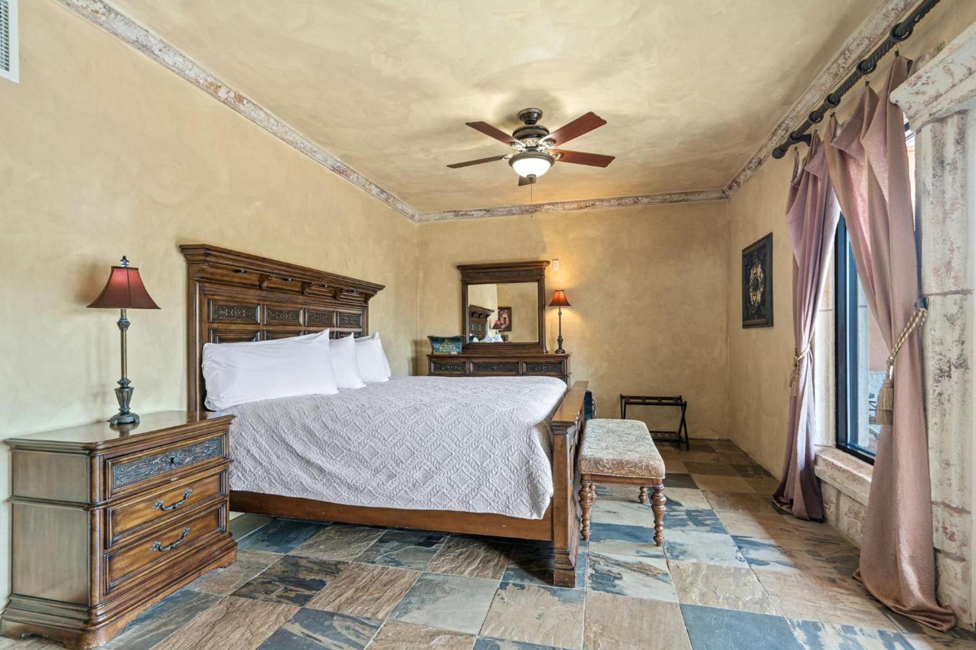 Blanco Riverside Cottages photo 42