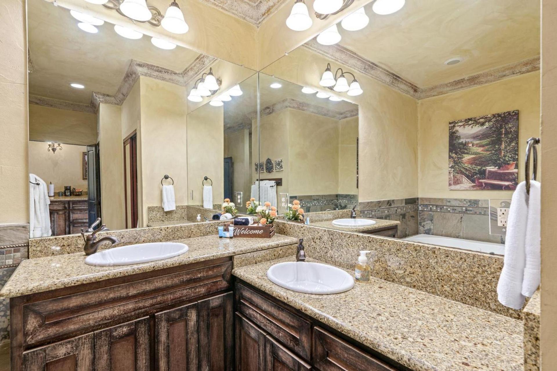 Blanco Riverside Cottages photo 64