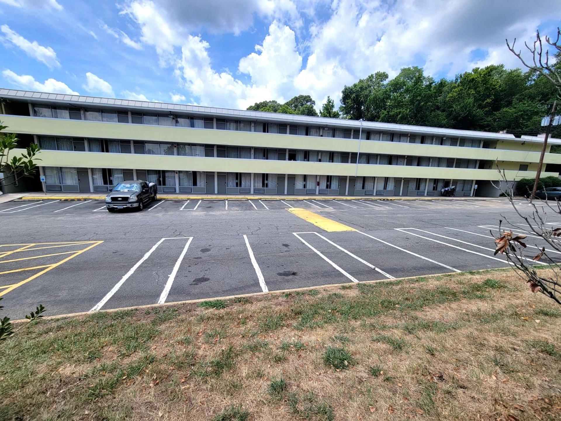 Days Inn by Wyndham Alexandria South photo 3