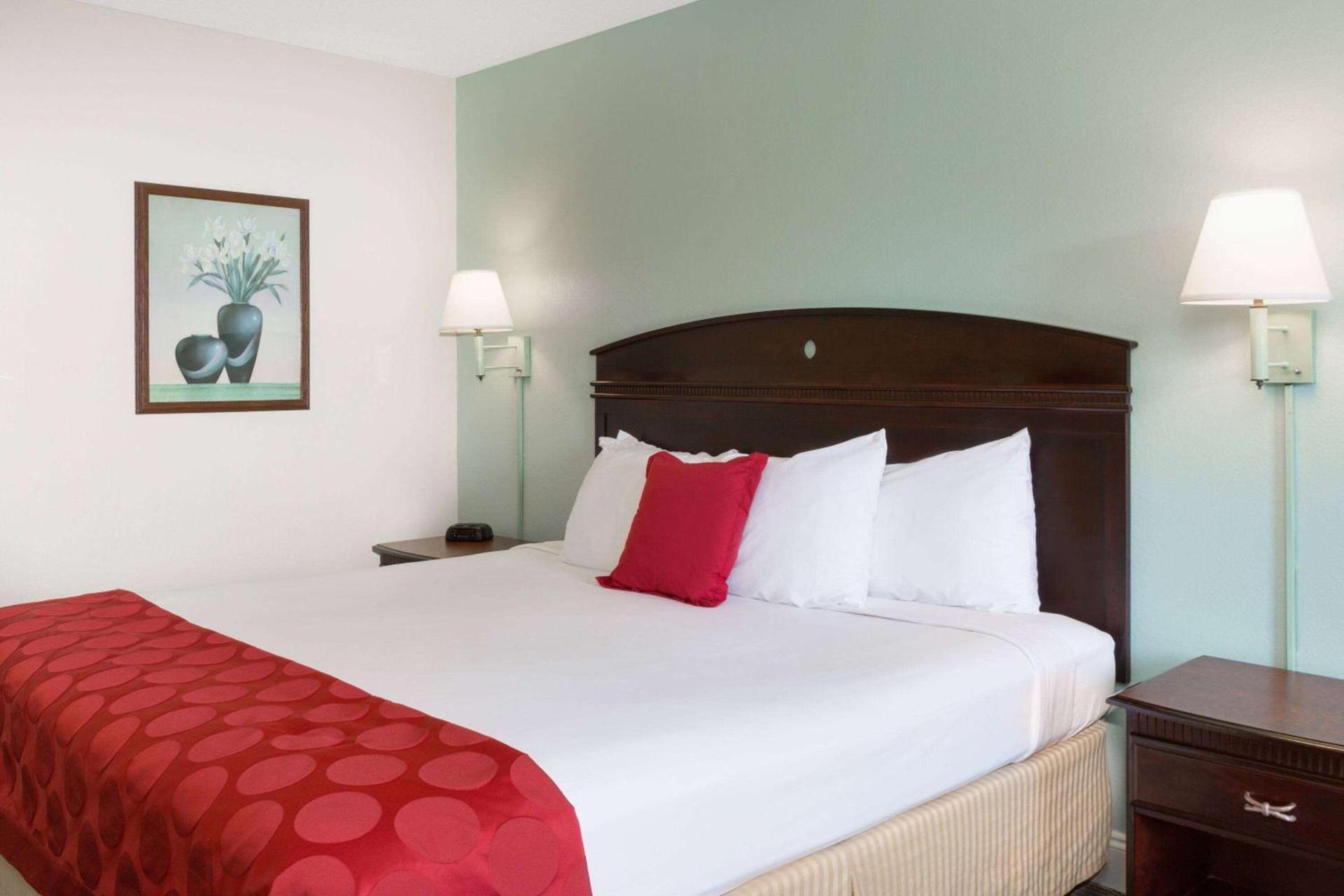 Ramada by Wyndham Pelham photo 9