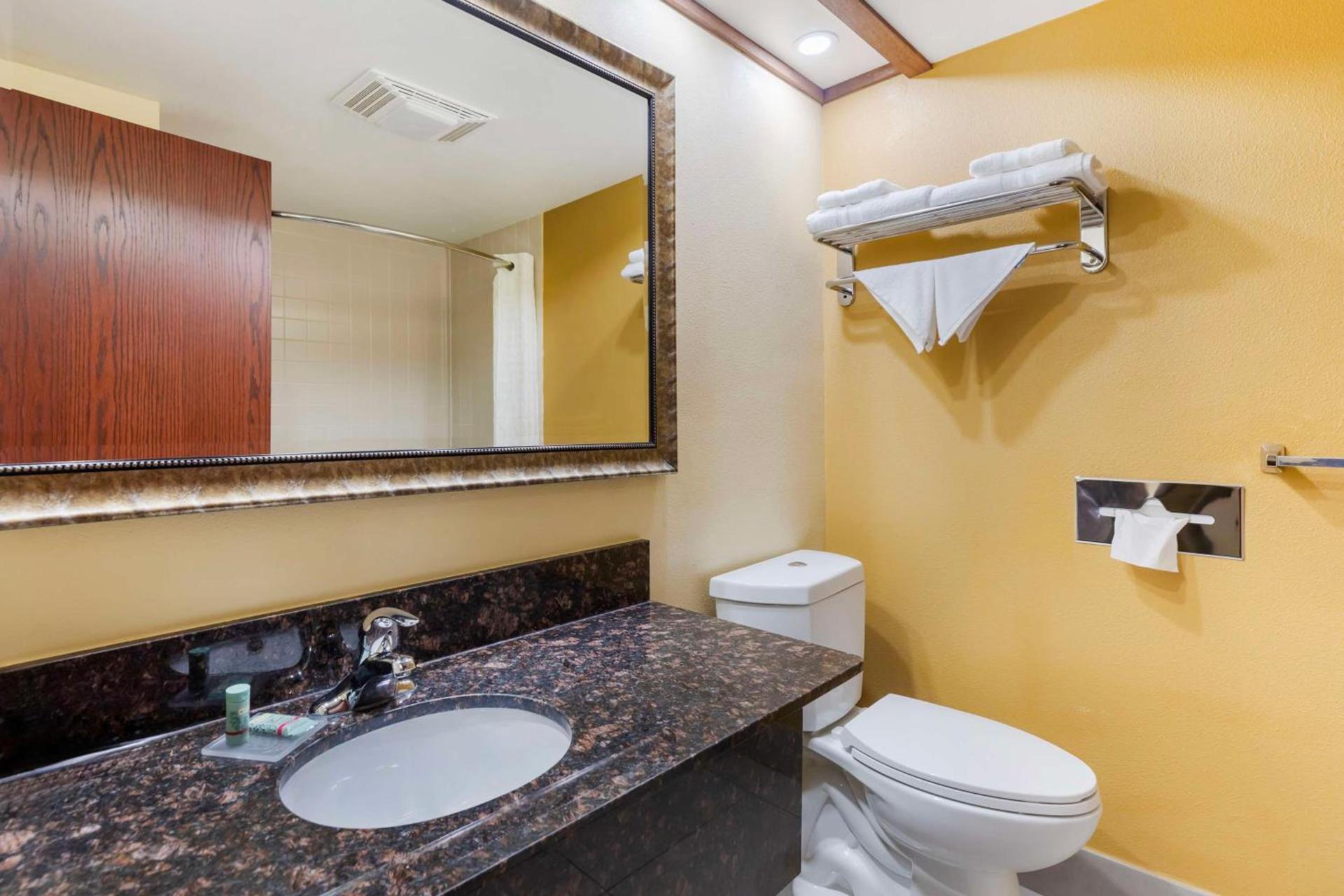 Best Western Kiva Inn photo 21