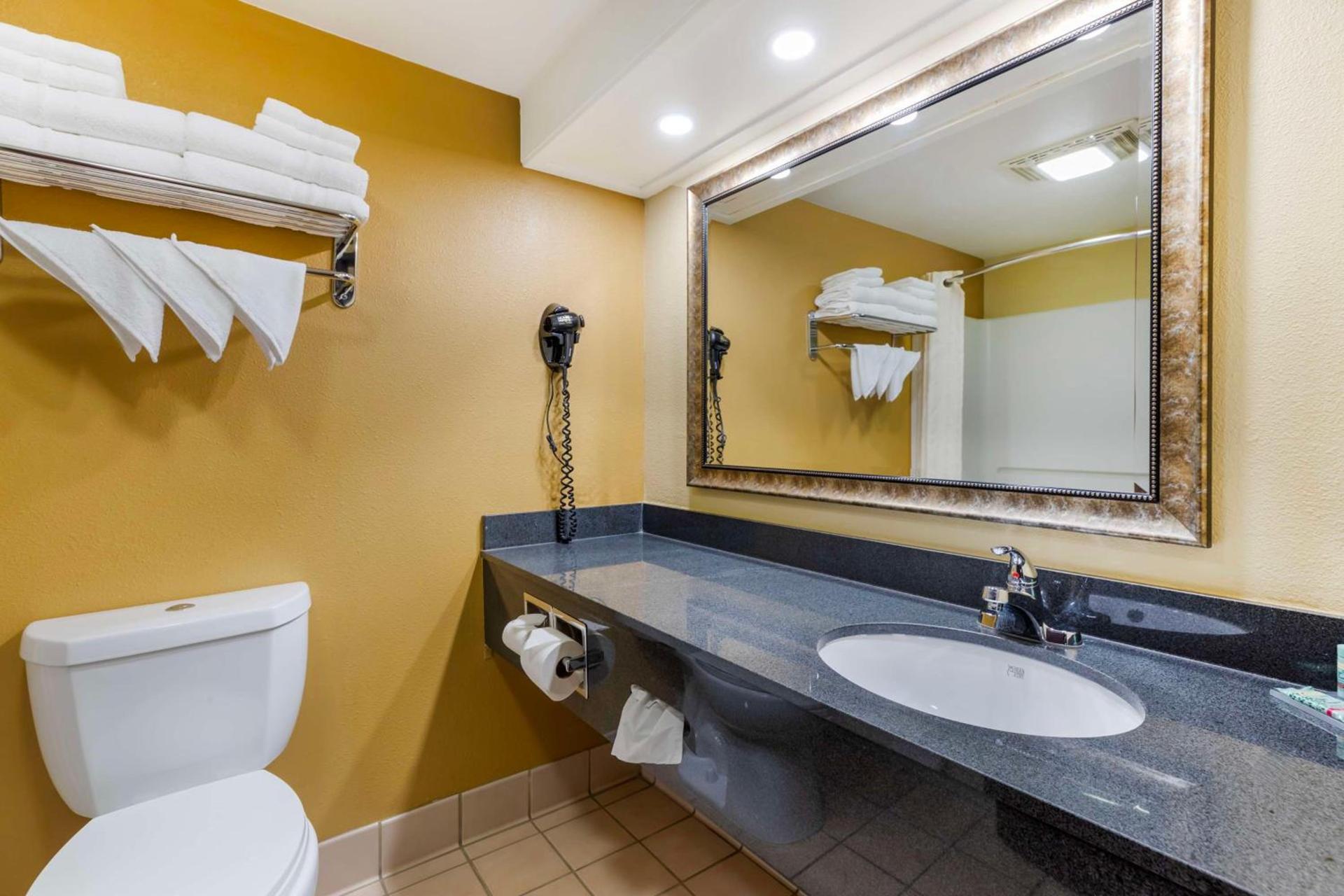 Best Western Kiva Inn photo 24