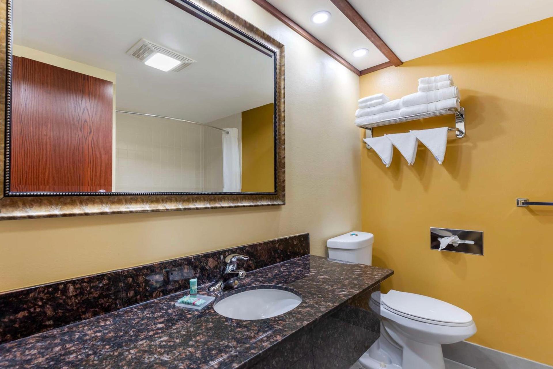 Best Western Kiva Inn photo 28