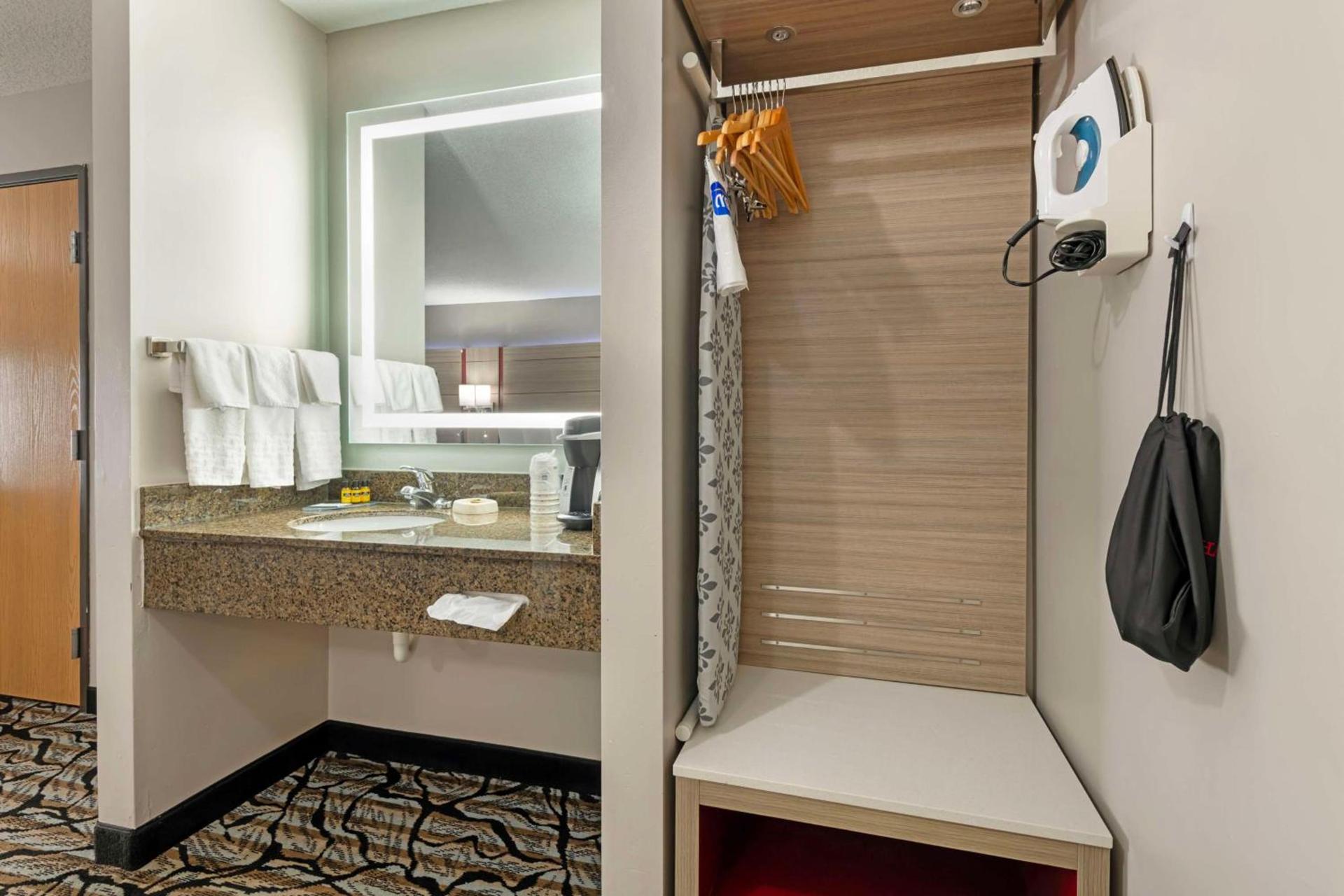 Best Western Plus Albert Lea I-90/I-35 Hotel photo 13