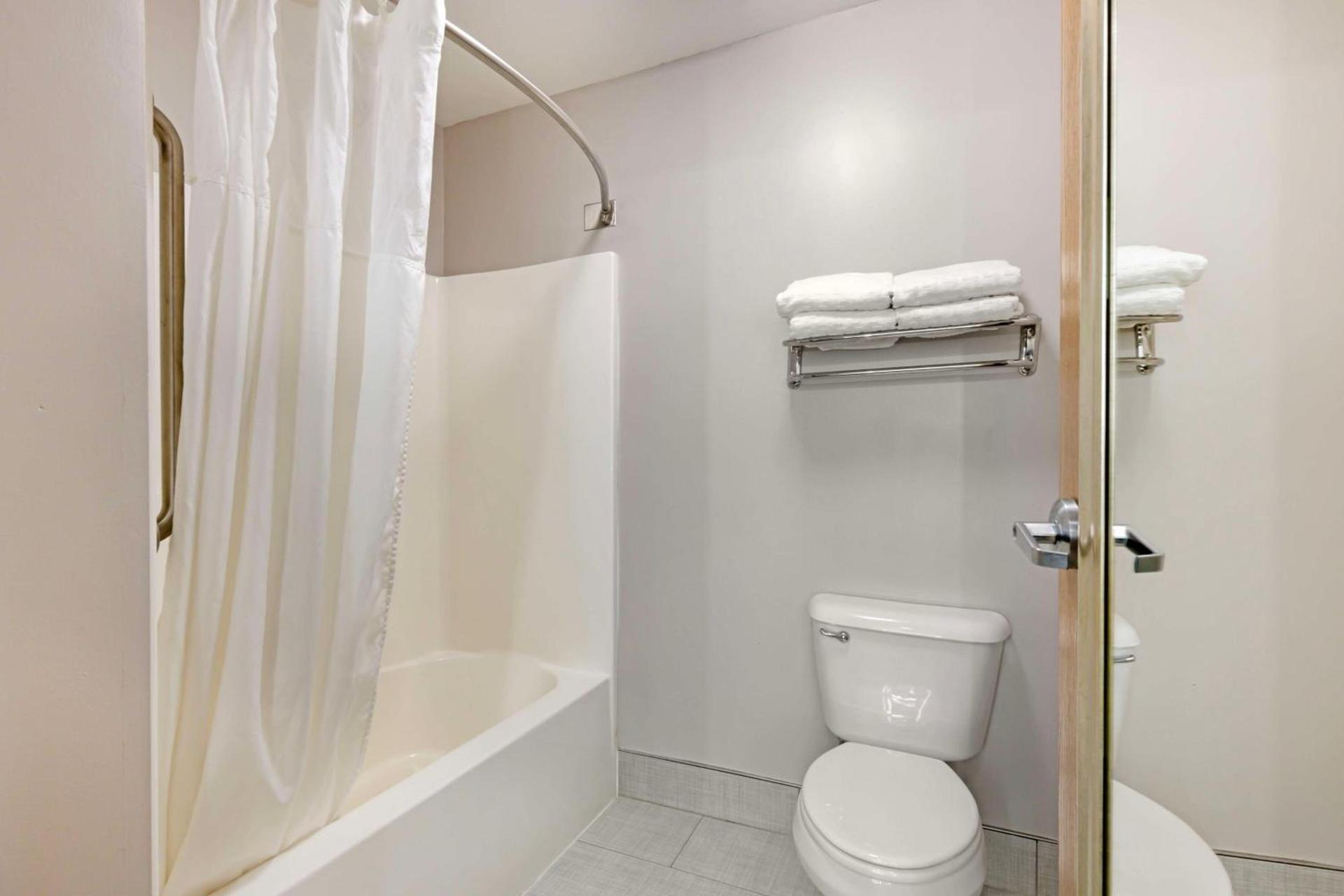 Best Western Plus Albert Lea I-90/I-35 Hotel photo 31