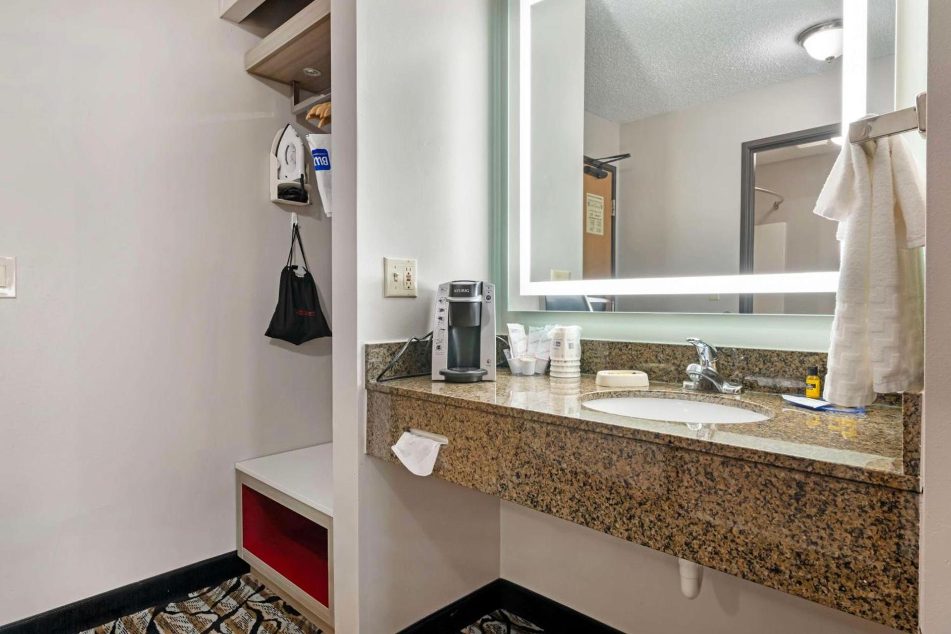 Best Western Plus Albert Lea I-90/I-35 Hotel photo 34