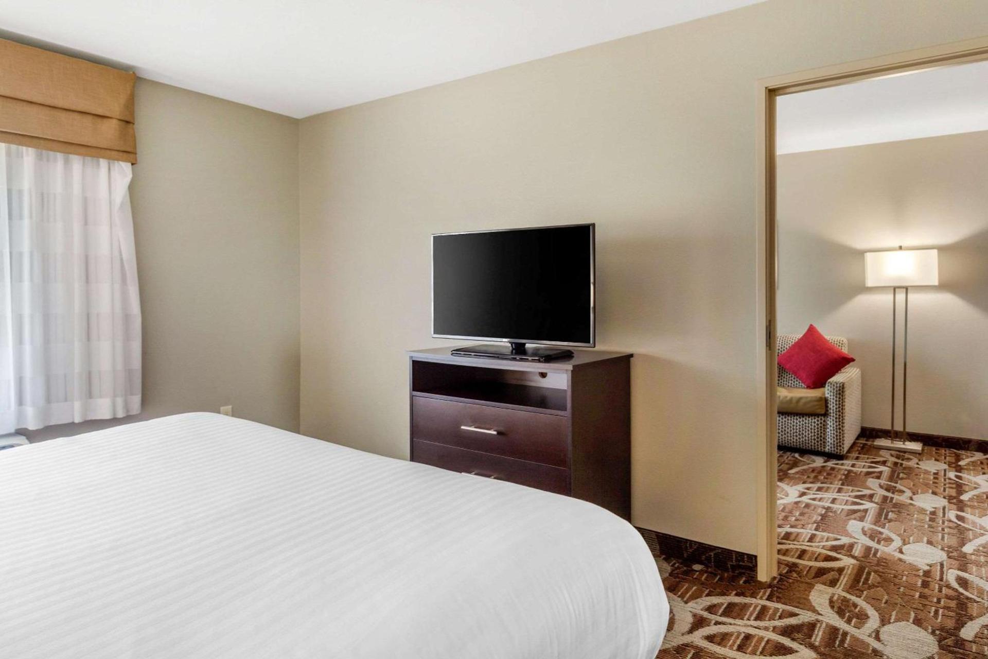 MainStay Suites Lincoln University Area photo 16