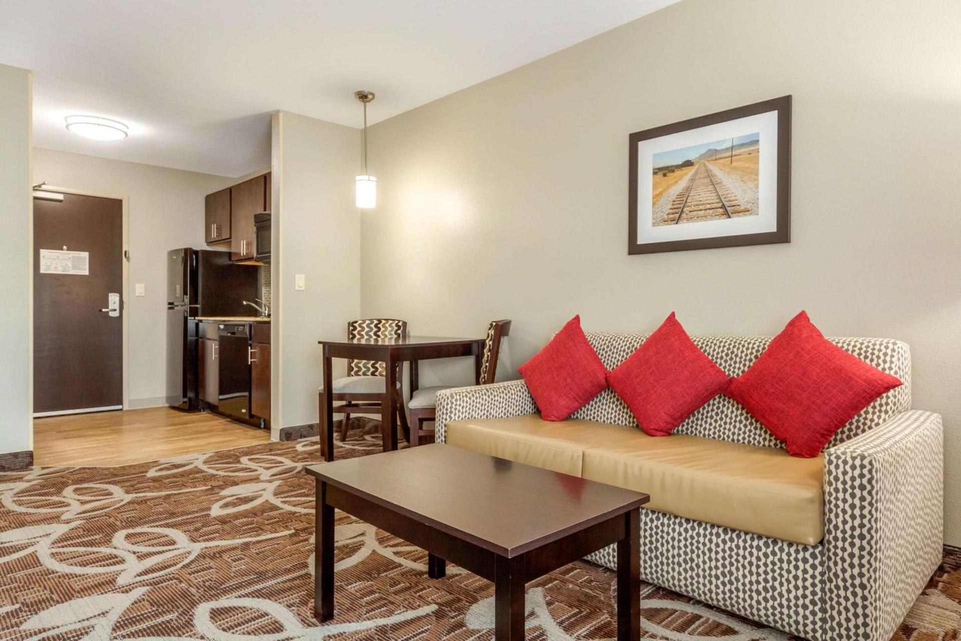 MainStay Suites Lincoln University Area photo 19