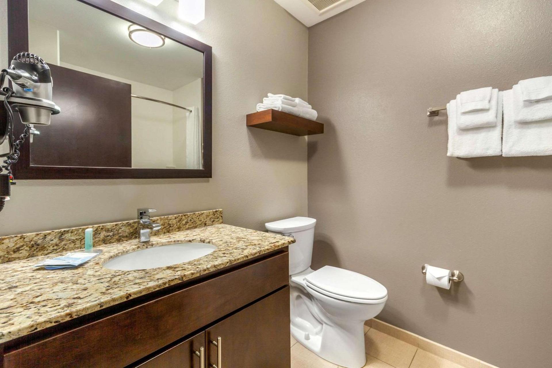 MainStay Suites Lincoln University Area photo 17
