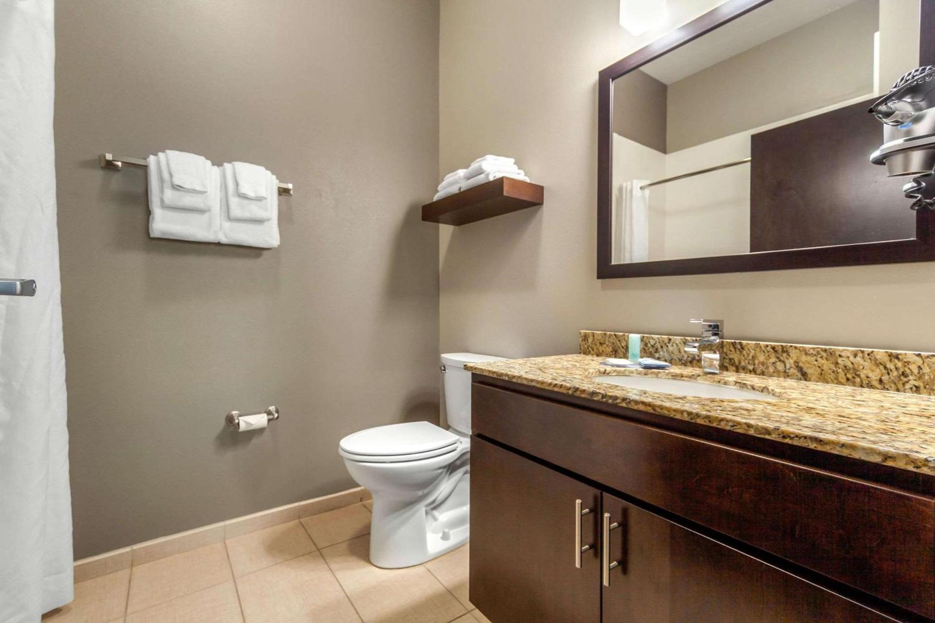 MainStay Suites Lincoln University Area photo 27