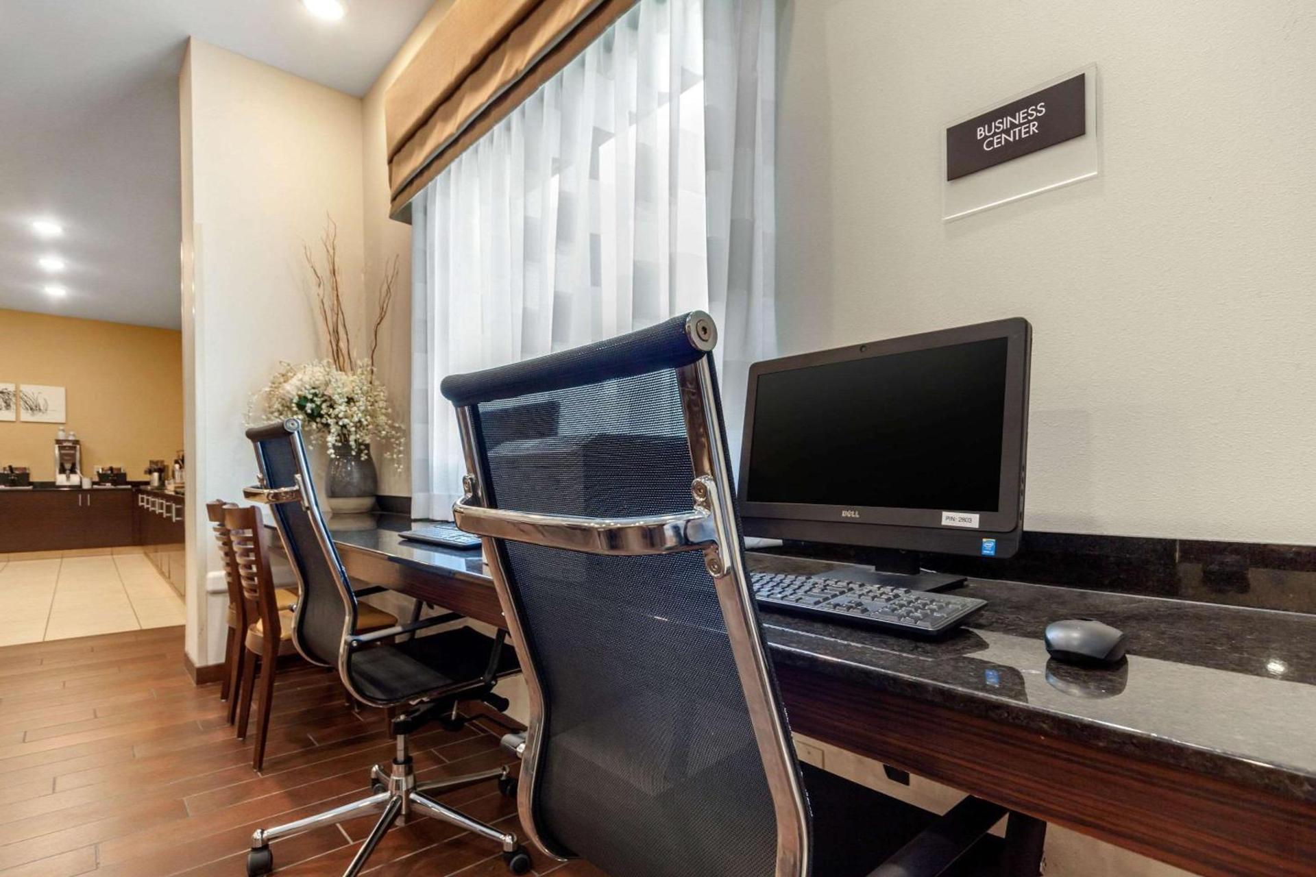 MainStay Suites Lincoln University Area photo 36