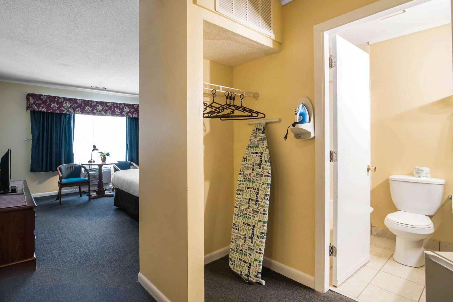 TiltonLodge Inn & Suites photo 13