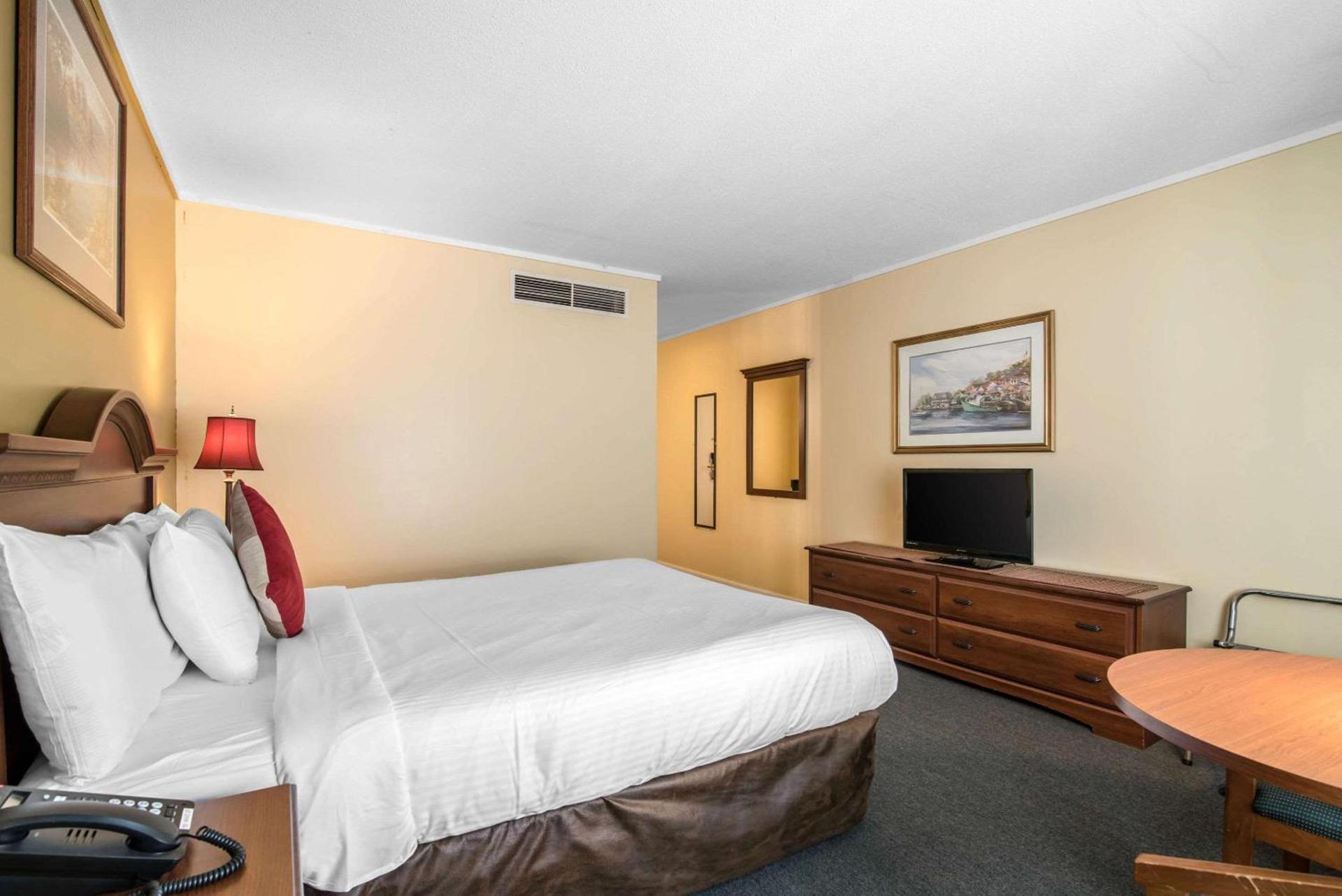TiltonLodge Inn & Suites photo 14