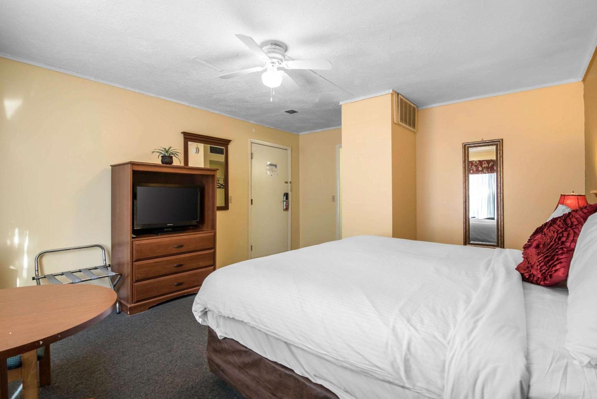 TiltonLodge Inn & Suites photo 17