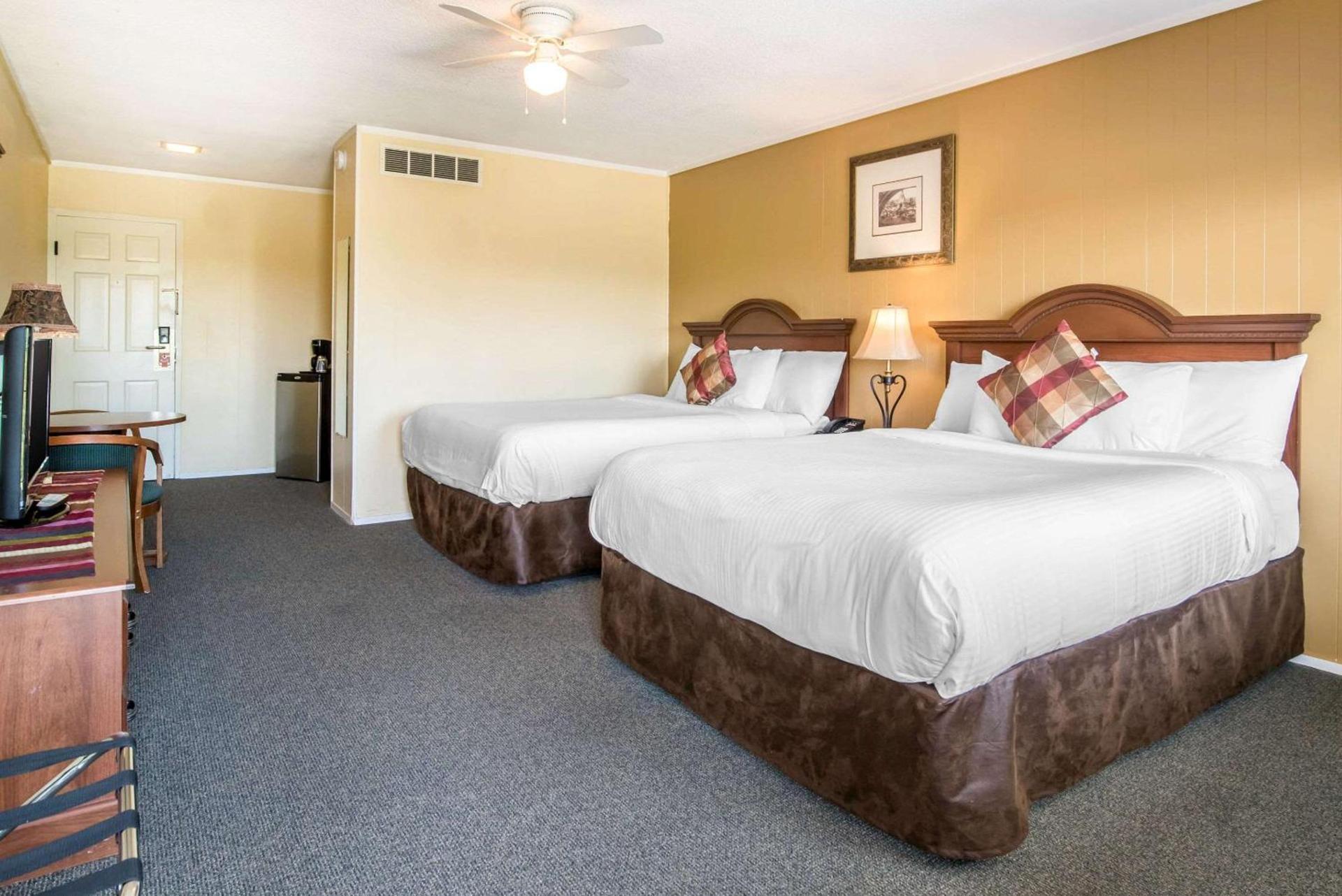 TiltonLodge Inn & Suites photo 18