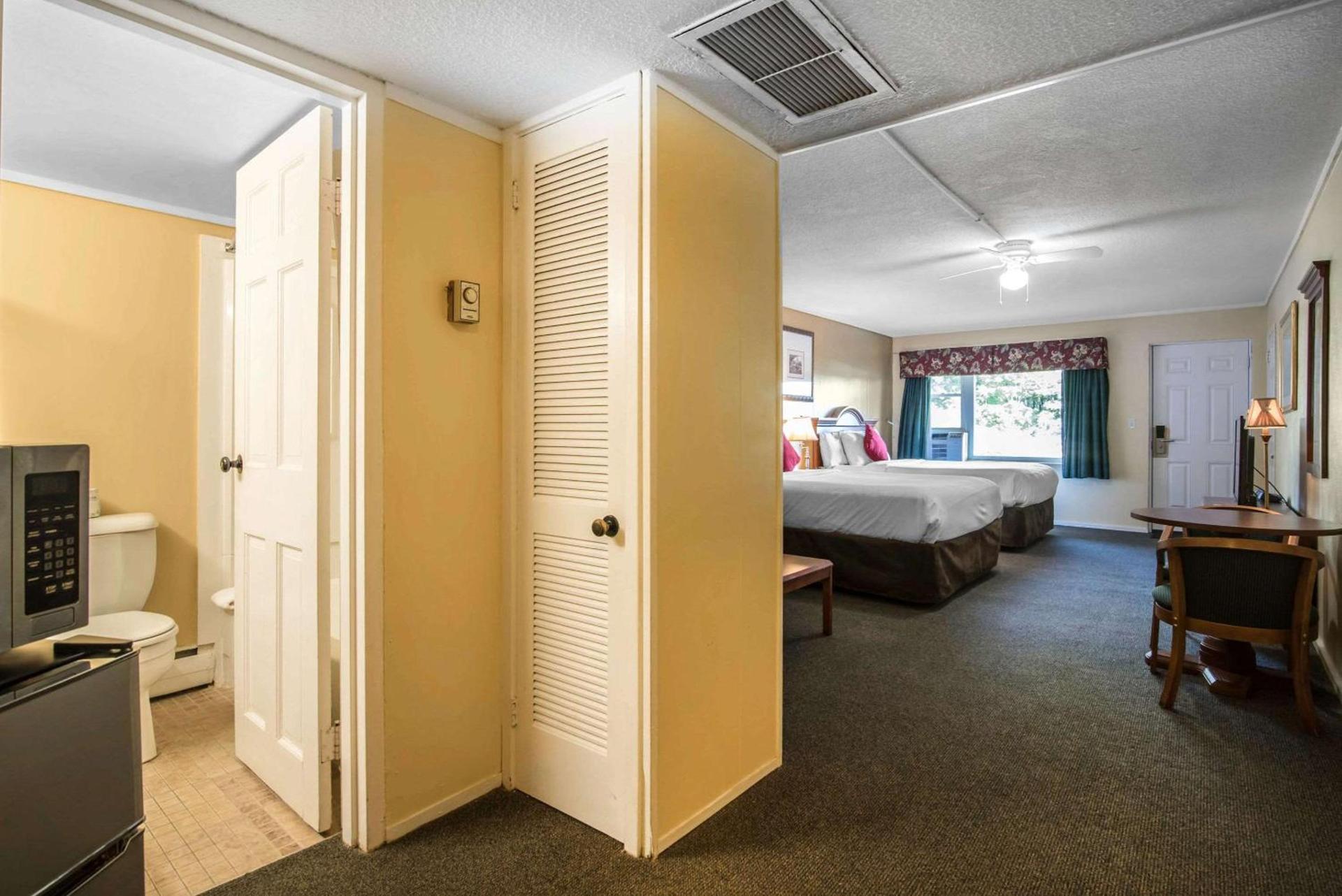 TiltonLodge Inn & Suites photo 22